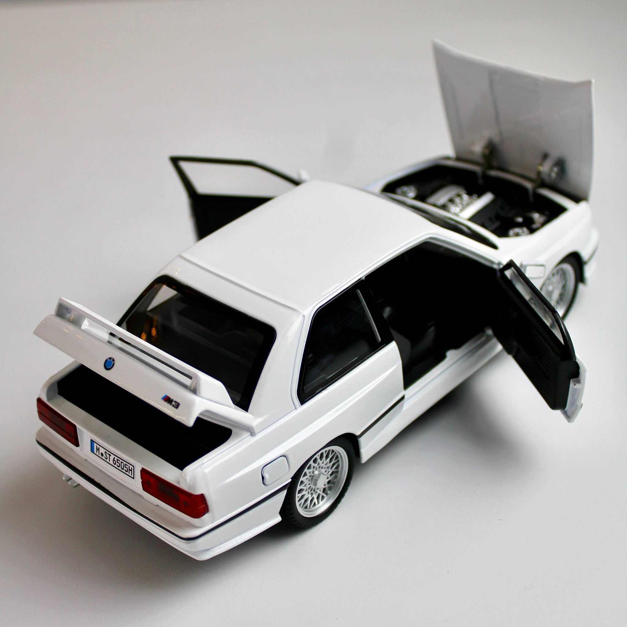 BMW M3 E30 – مقياس 1:24