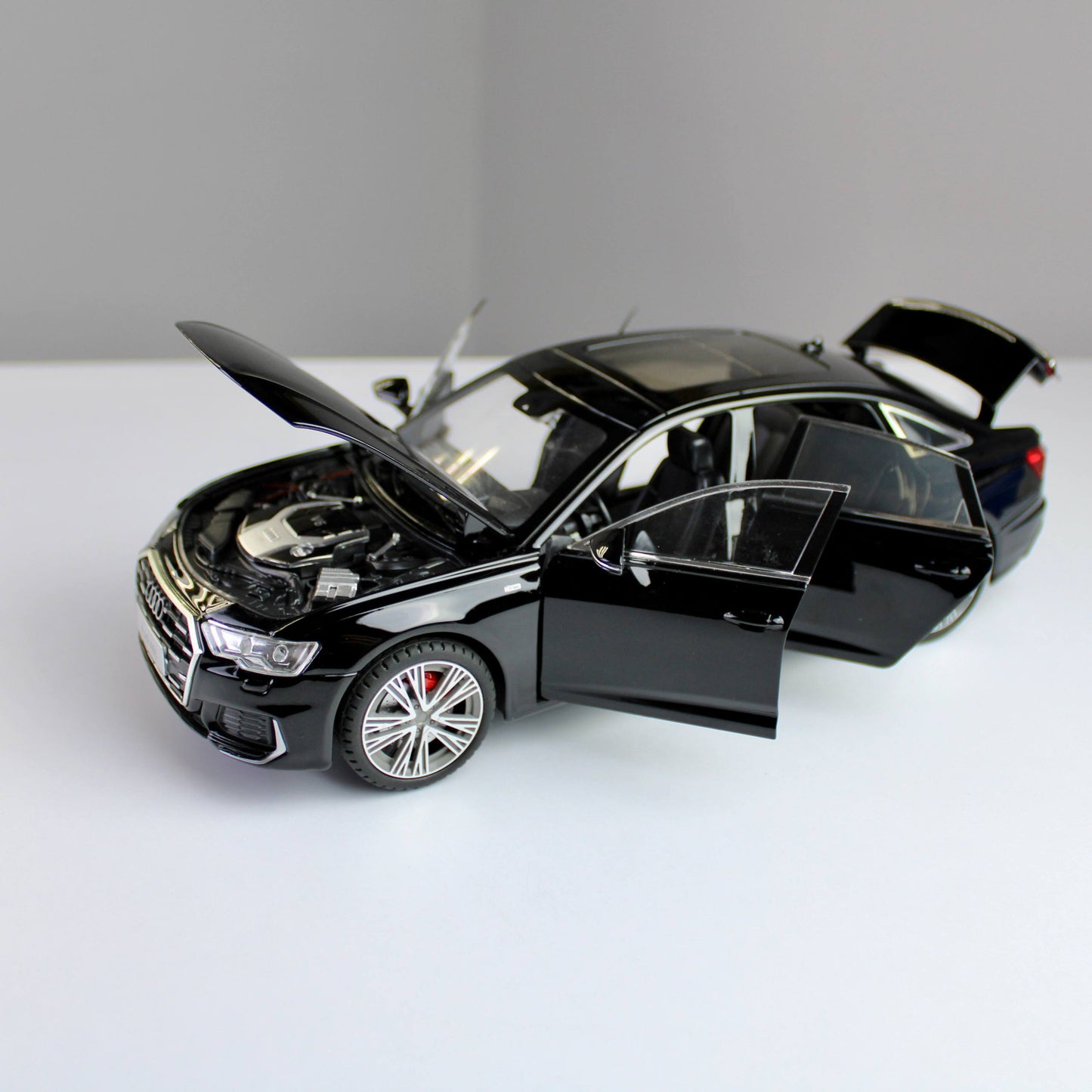 مجسم Audi A6L – مقاس 1:18 (Kingstoy)