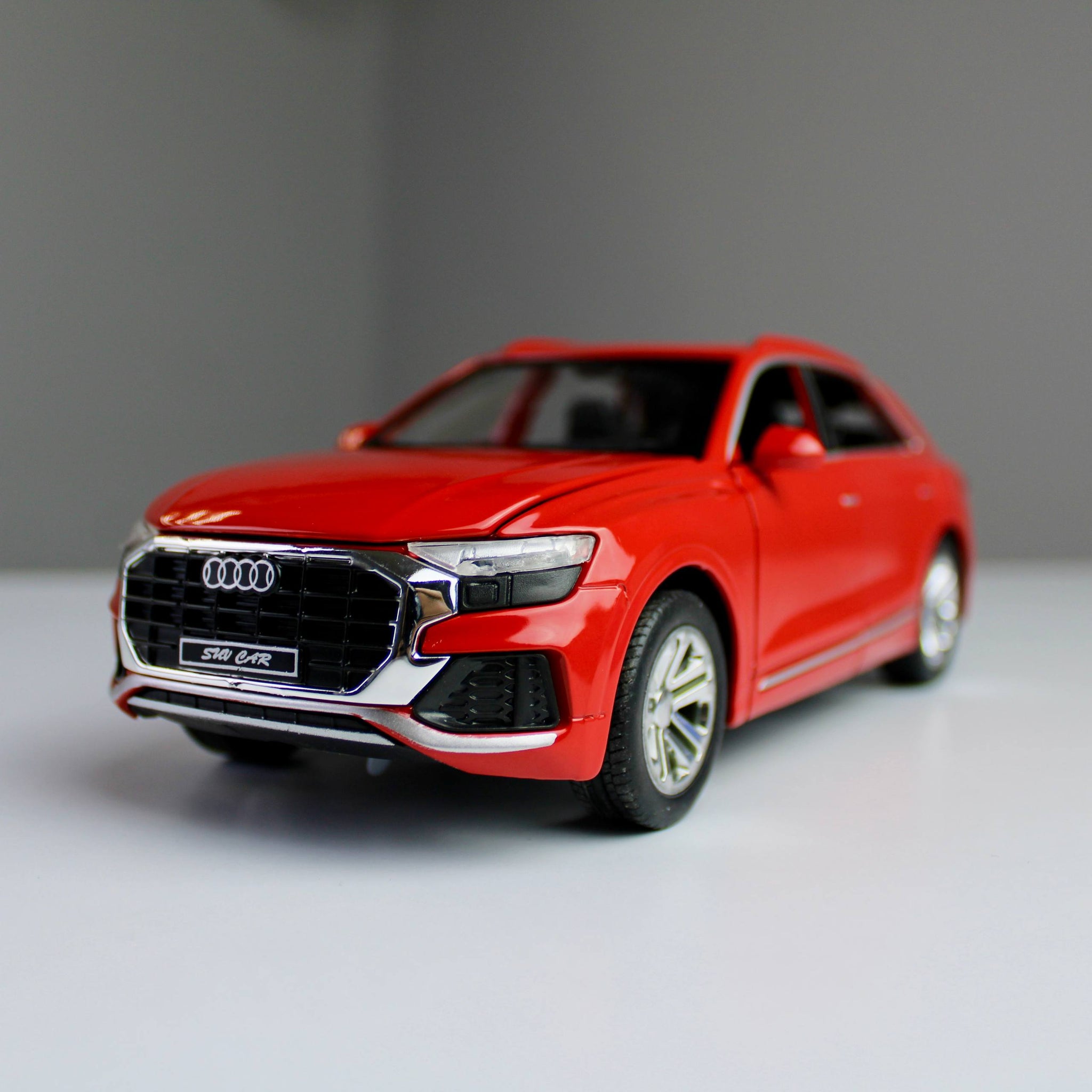 مجسم Audi Q8 – مقاس 1:24