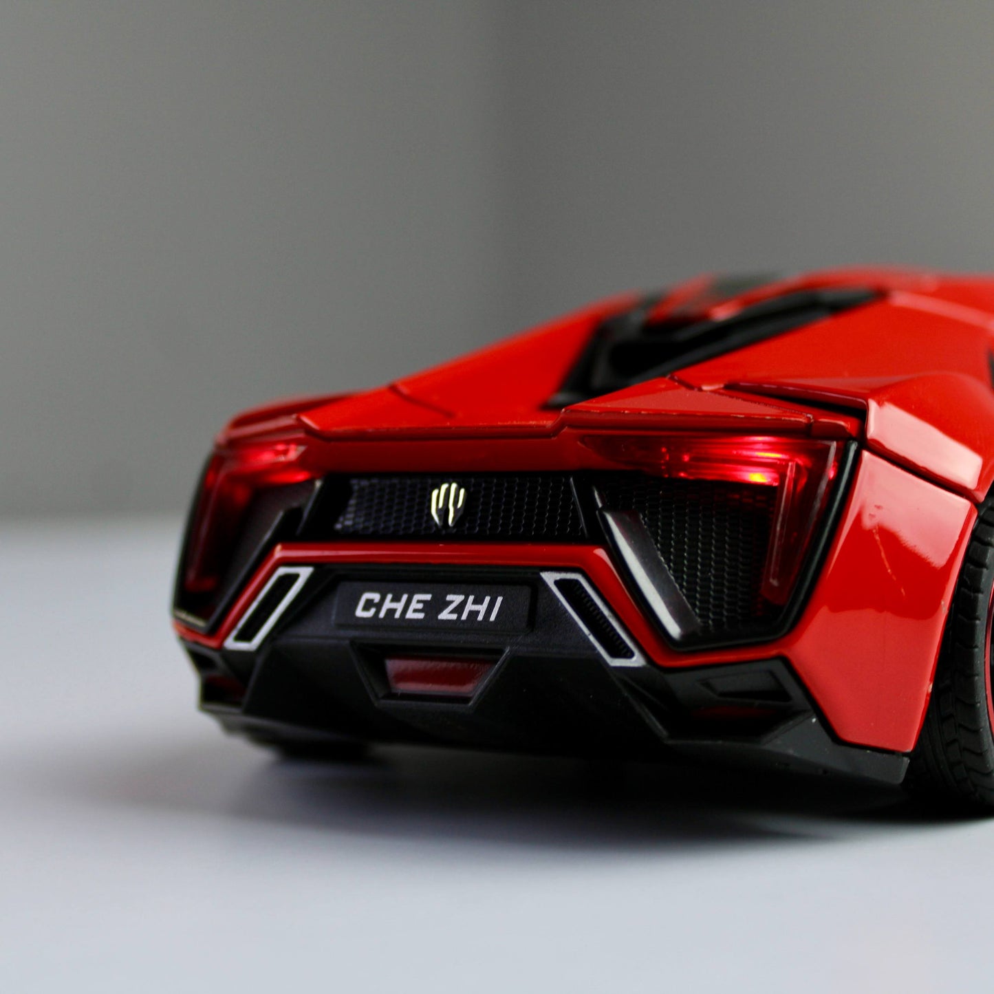 Lykan Hypersport Diecast Model – 1:24 Scale