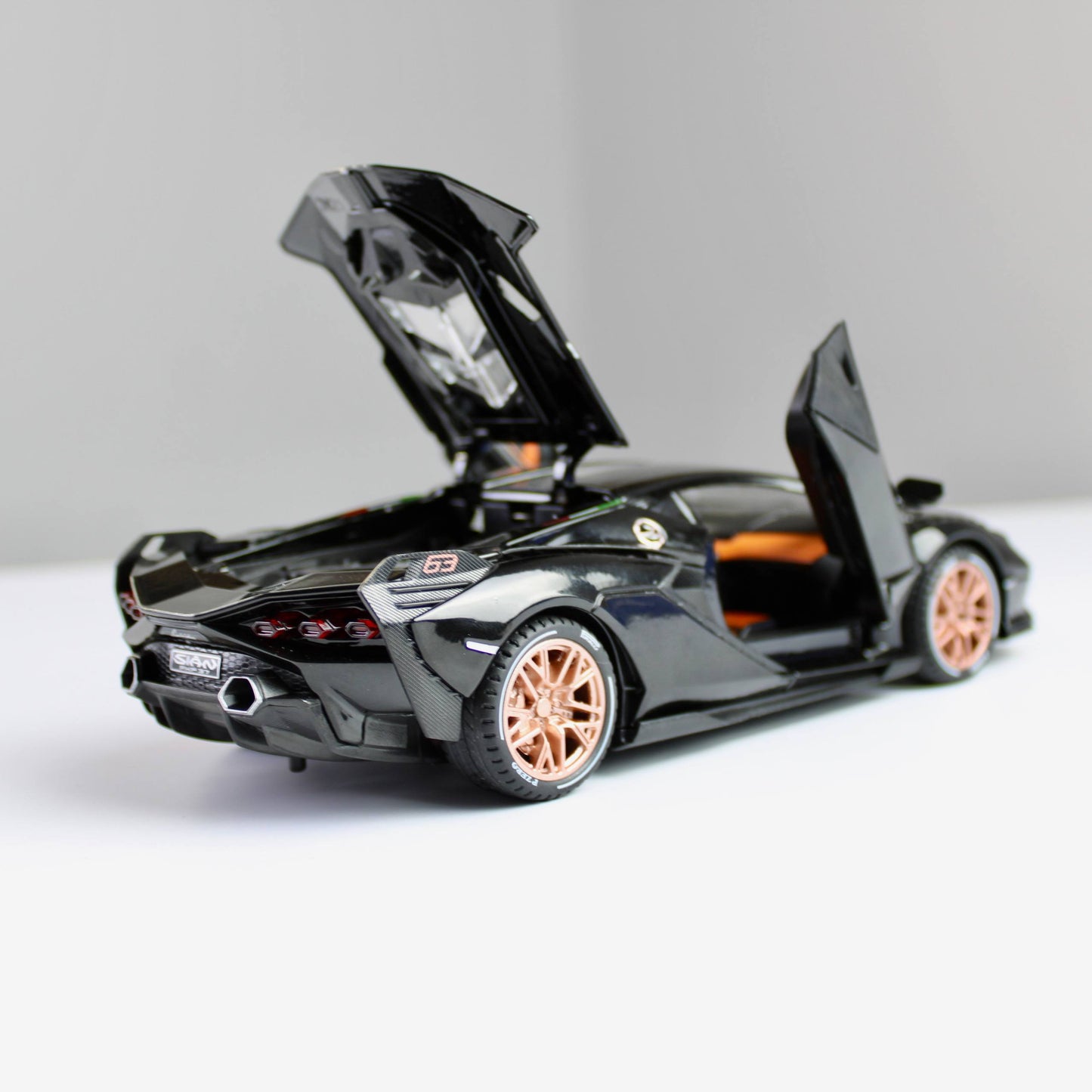 Lamborghini Sian FKP 37 Diecast Model – Luxury Supercar Replica (1:24)