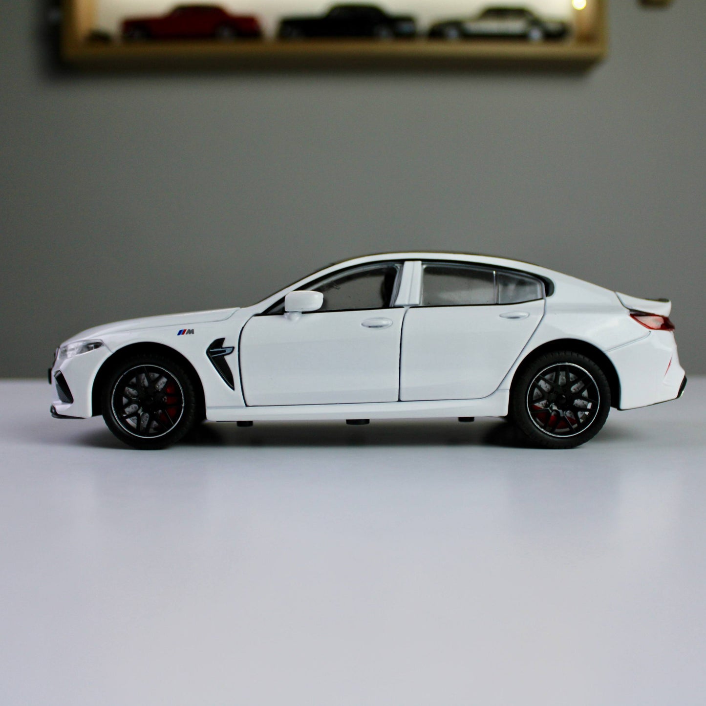 BMW M8 Competition 1:24 Diecast – Light & Sound