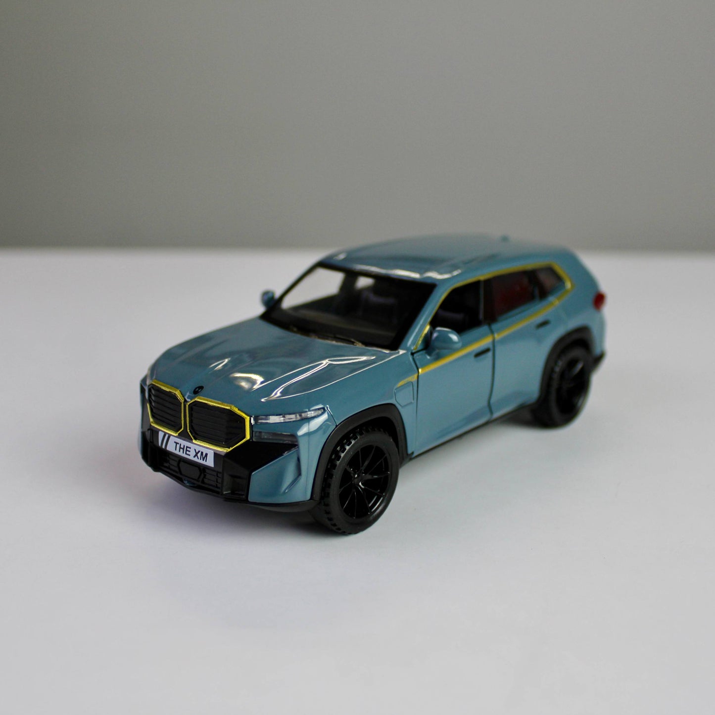 BMW XM 1:32 داي كاست – إضاءة، صوت