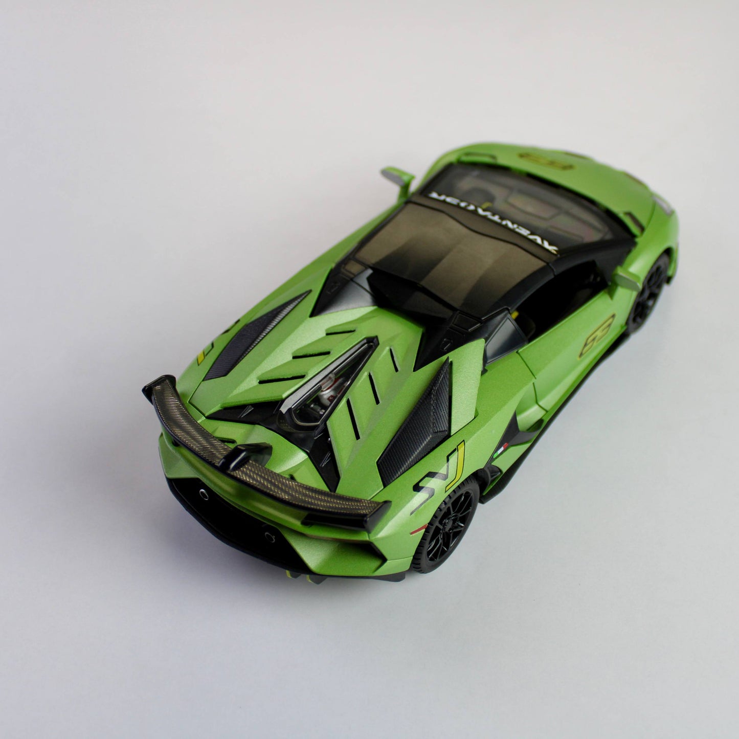 Lamborghini Aventador SVJ 1:24 Die-Cast Model Car