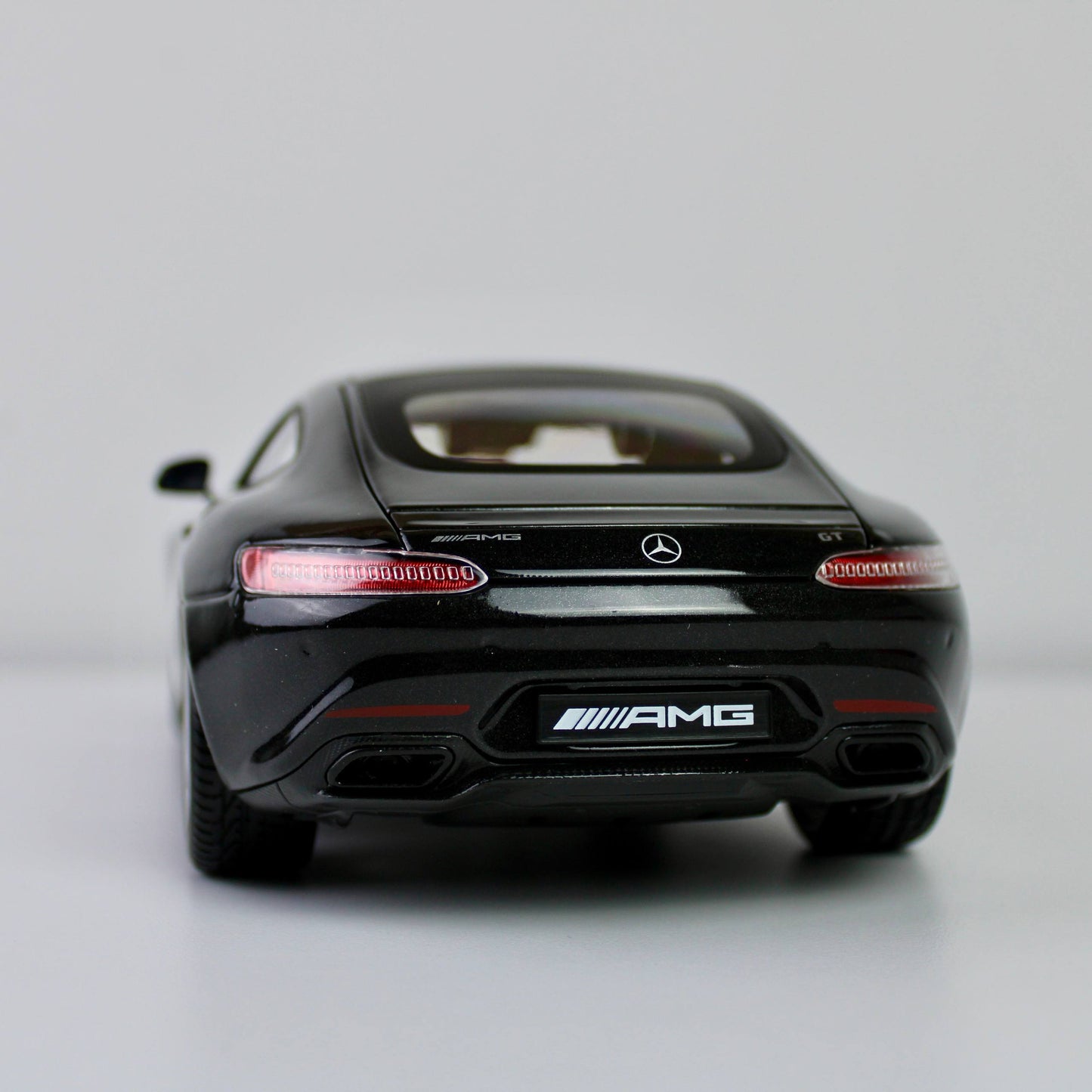 مايستو مرسيدس-AMG GT 1:18 سيارة موديل مصبوبة – الإصدار الأسود