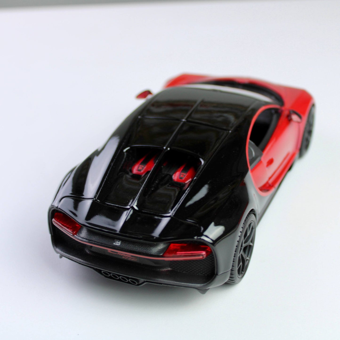 Maisto Bugatti Chiron Sport 1:24 Die-Cast Model Car