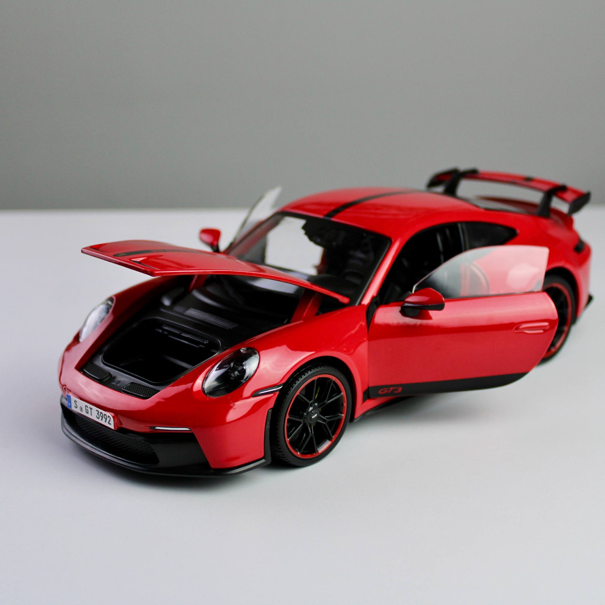 Maisto Porsche 911 GT3 (2022) 1:18 Die-Cast Model Car