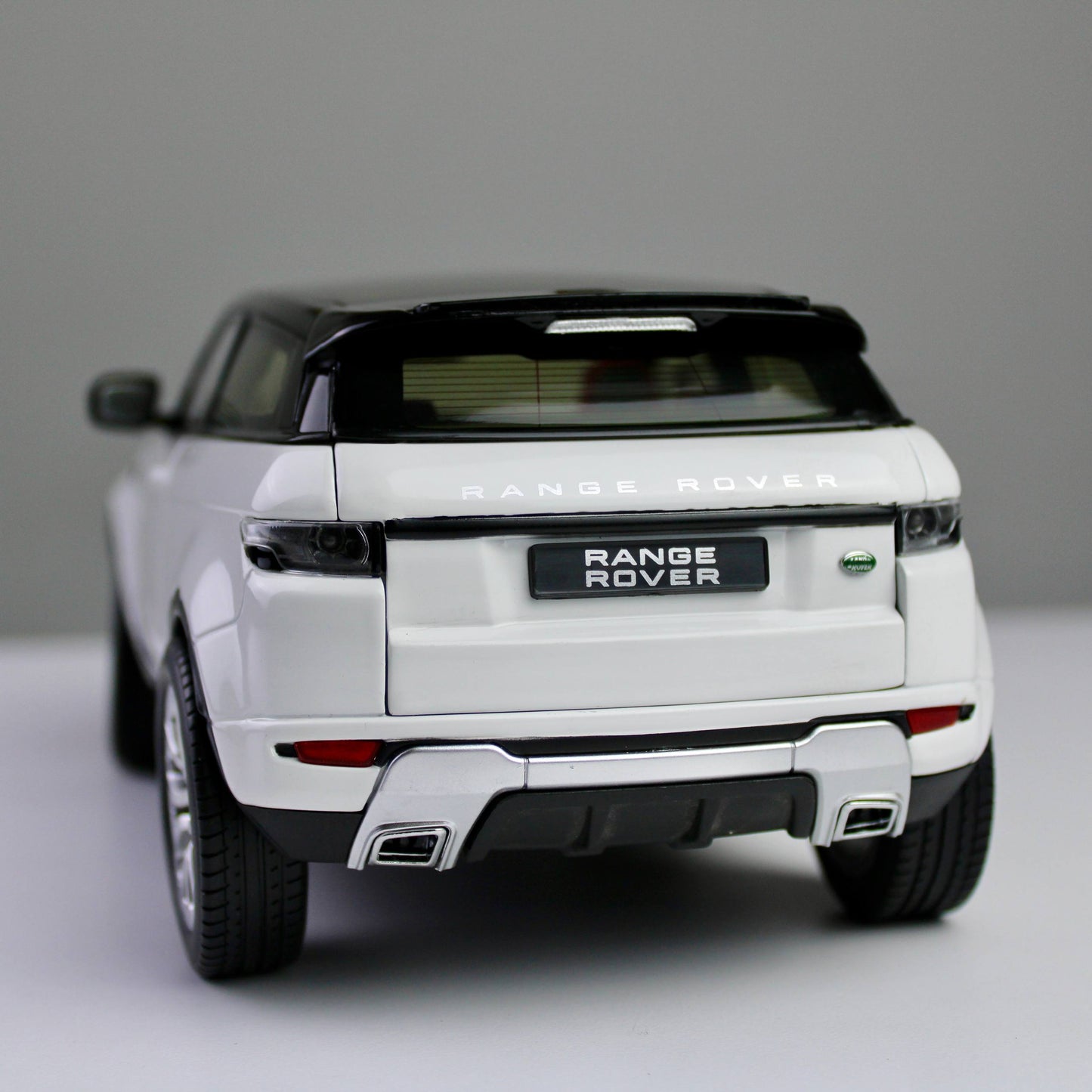 GT Autos Range Rover Evoque 1:18 Die-Cast Model – Premium SUV Edition