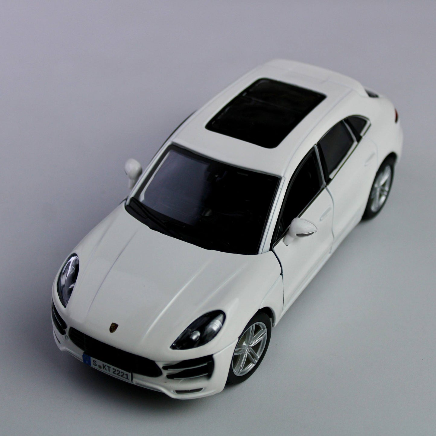 Bburago Porsche Macan 1:24 Die-Cast Model SUV – Star Collezione