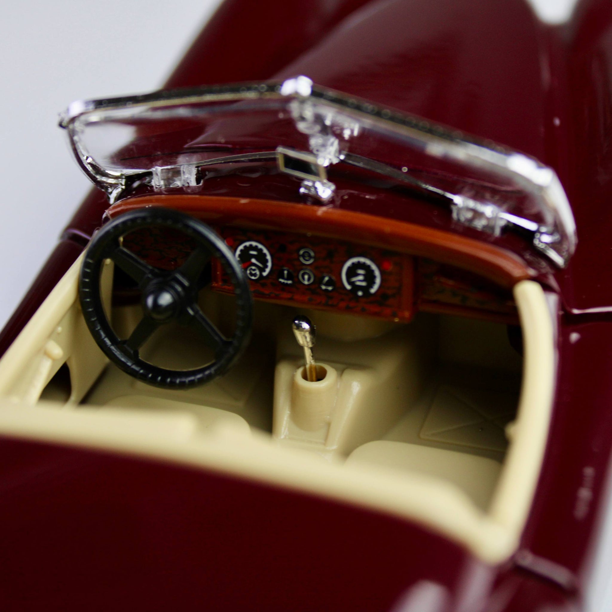Bburago Jaguar XK 120 Roadster 1951 1:24 Die-Cast Model Car