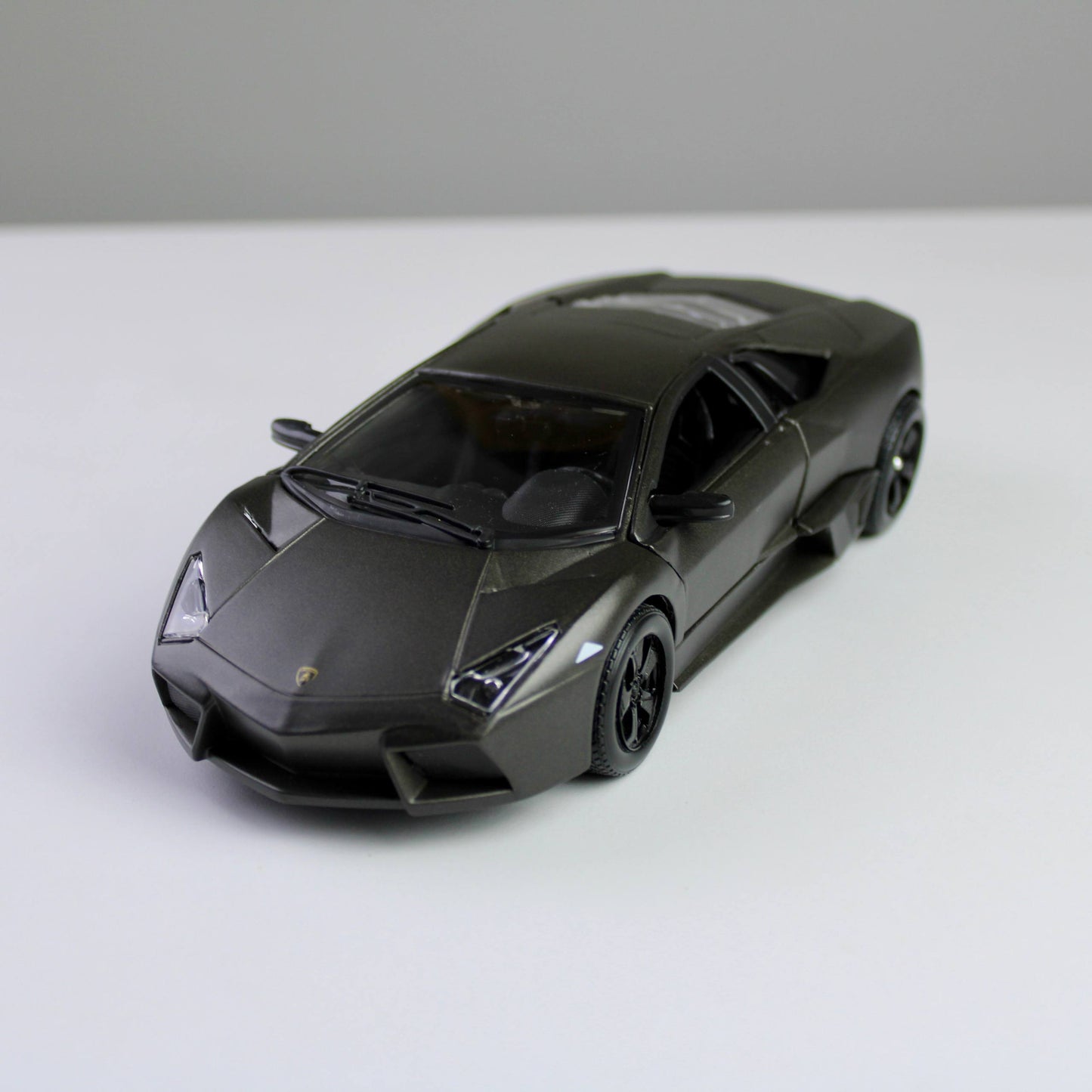 Bburago Lamborghini Reventón 1:24 سيارة نموذجية مصبوبة بالقالب