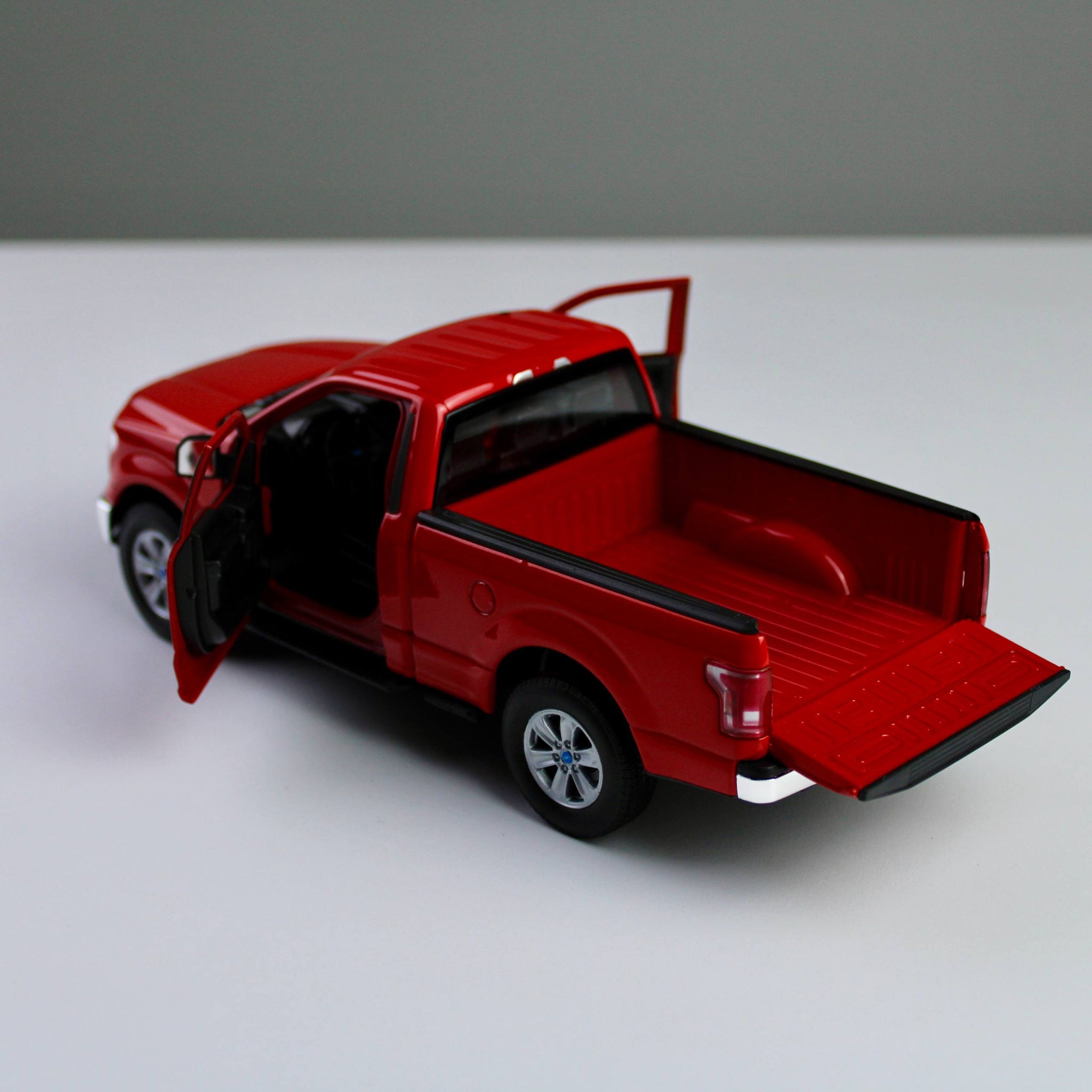 شاحنة نموذجية مصبوبة من Welly Ford F-150 2015 بمقياس 1:24