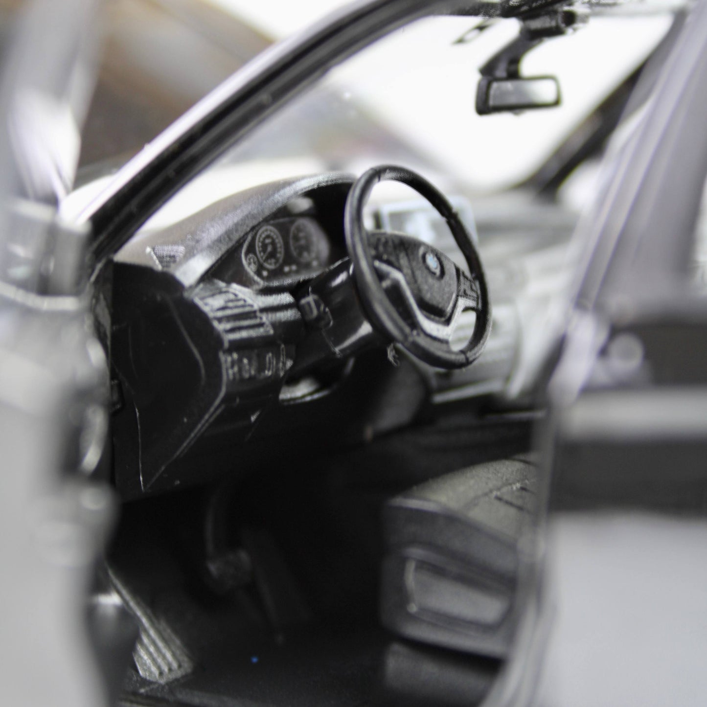 Welly BMW X5 1:24 Die-Cast Model SUV