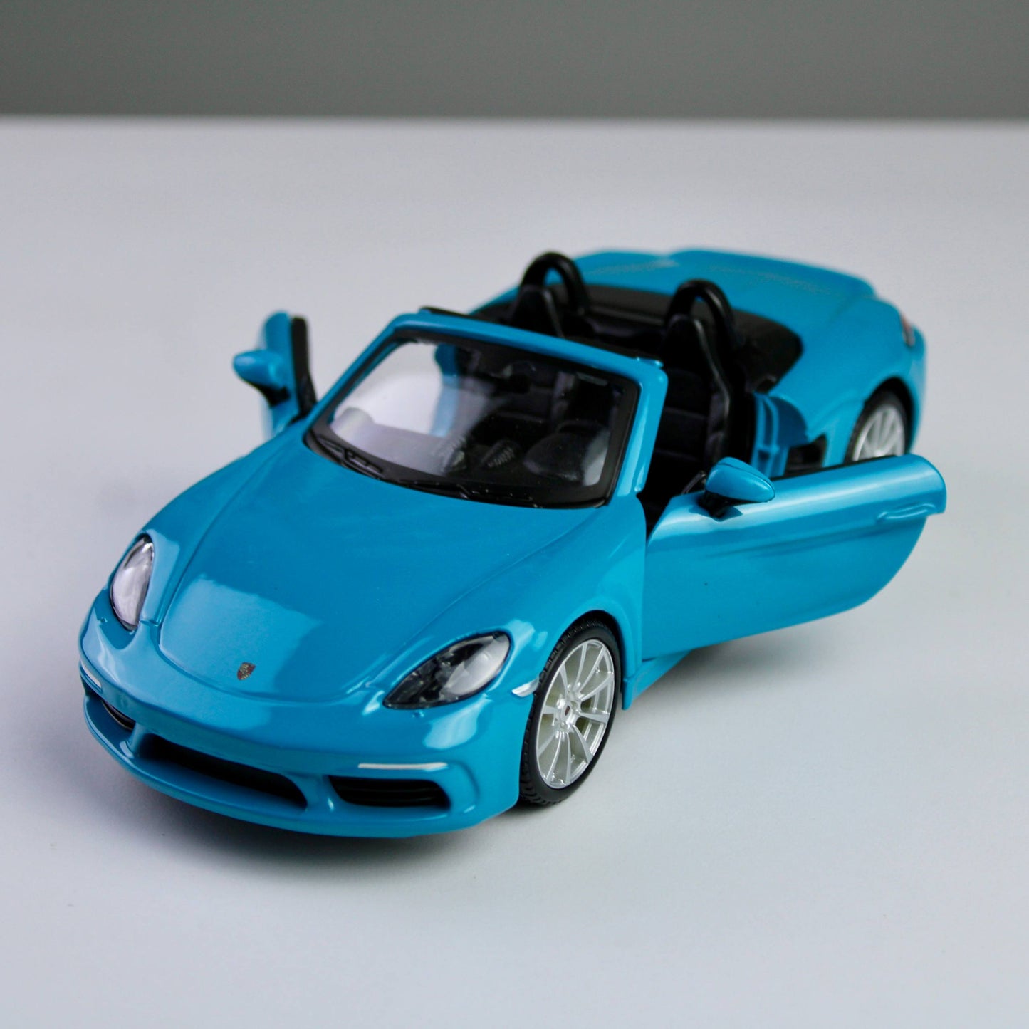 Bburago Porsche 718 Boxster 1:24 Die-Cast Model Car