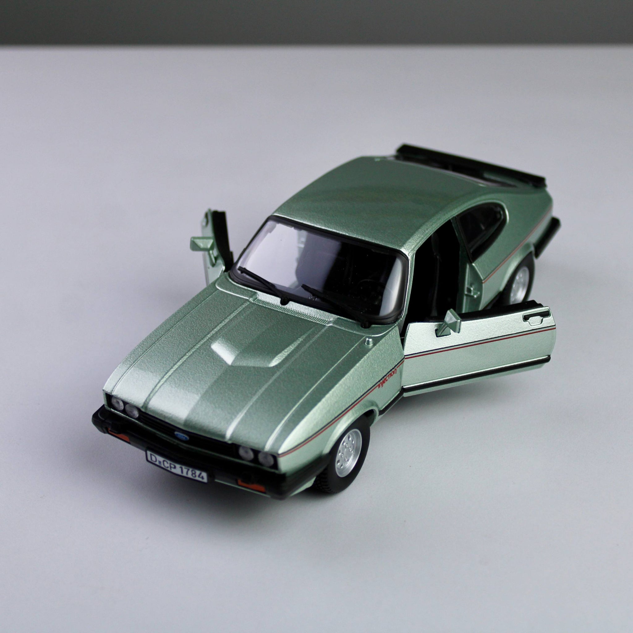 نموذج سيارة Bburago Ford Capri 1982 بمقياس 1:24 مصبوب - Star Collezione