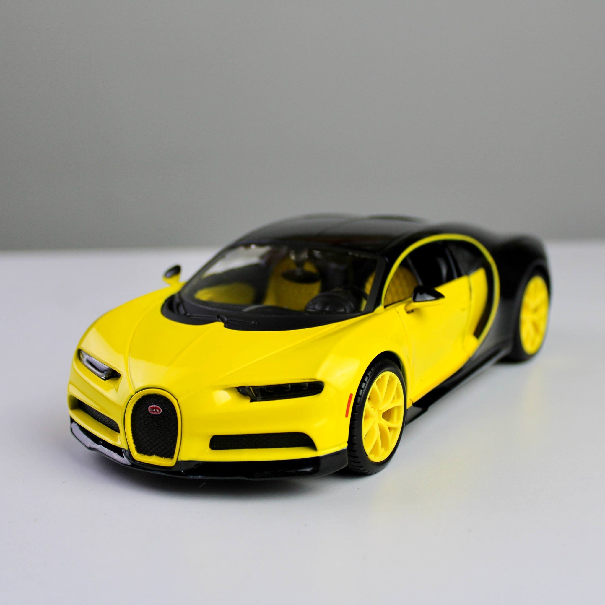 Maisto Bugatti Chiron 1:24 Die-Cast Model Car