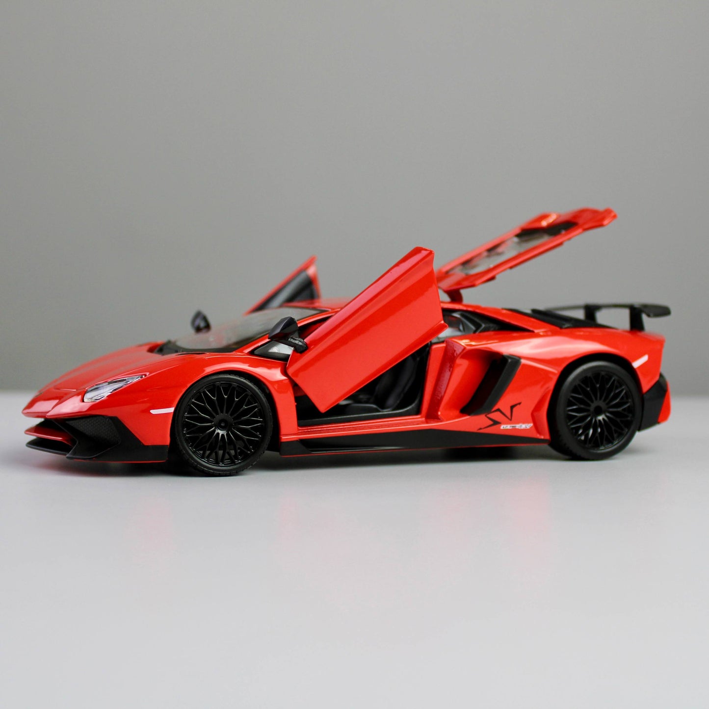 Bburago Lamborghini Aventador LP 750-4 SV سيارة موديل مصبوبة بمقياس 1:24