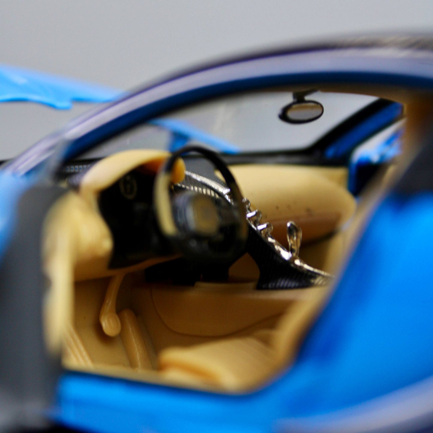 Welly Bugatti Chiron 1:24 Die-Cast Model Car