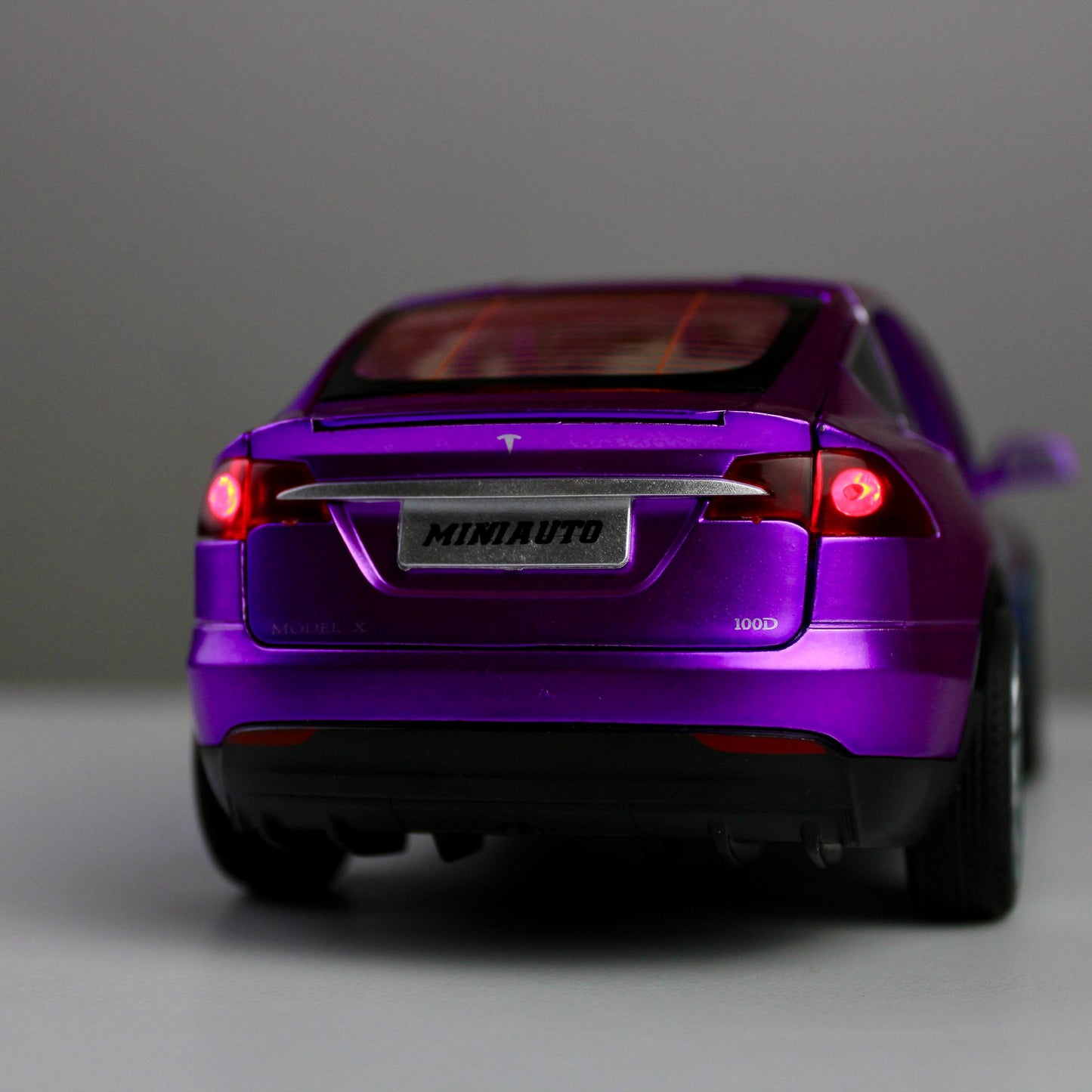 Tesla Model X 1:24 Die-Cast Model Car