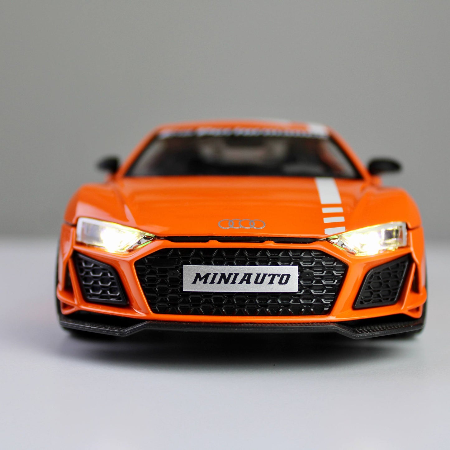 Audi R8 V10 1:24 Die-Cast Model Car