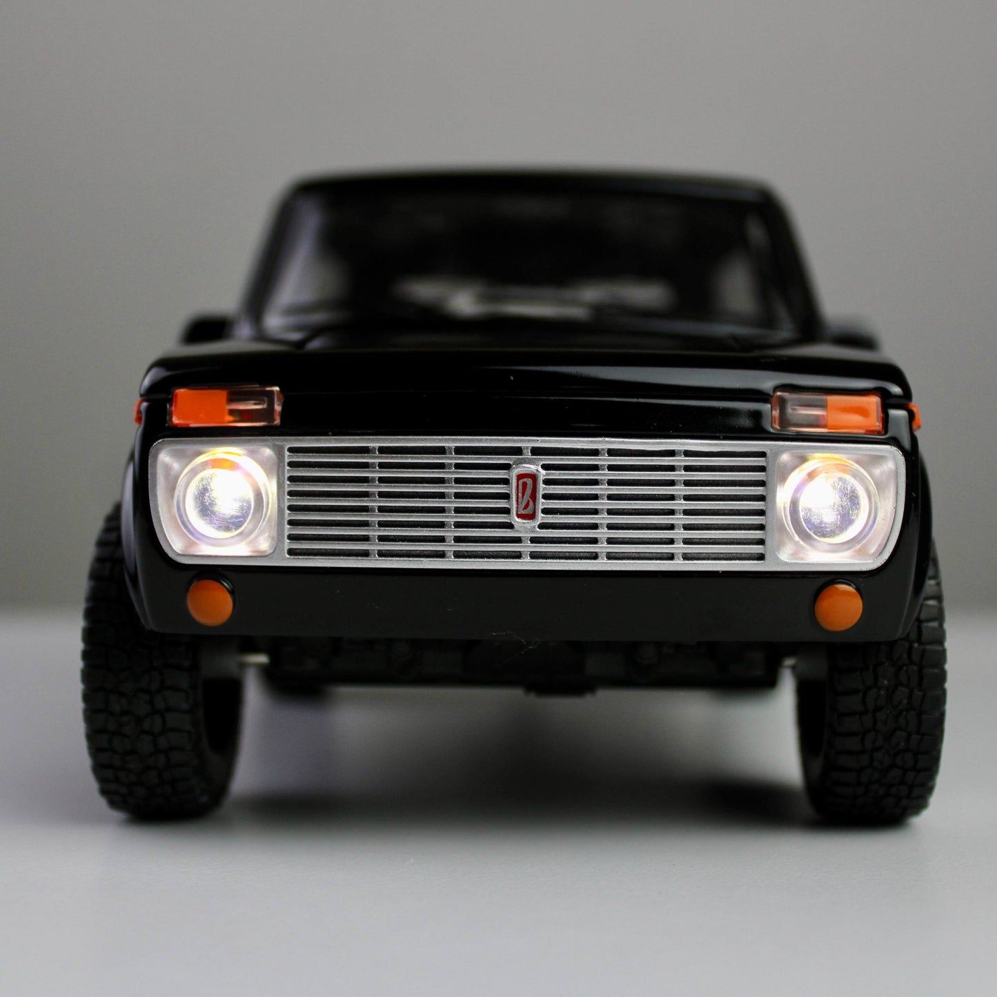 Lada Niva 1:18 Die-Cast Model SUV