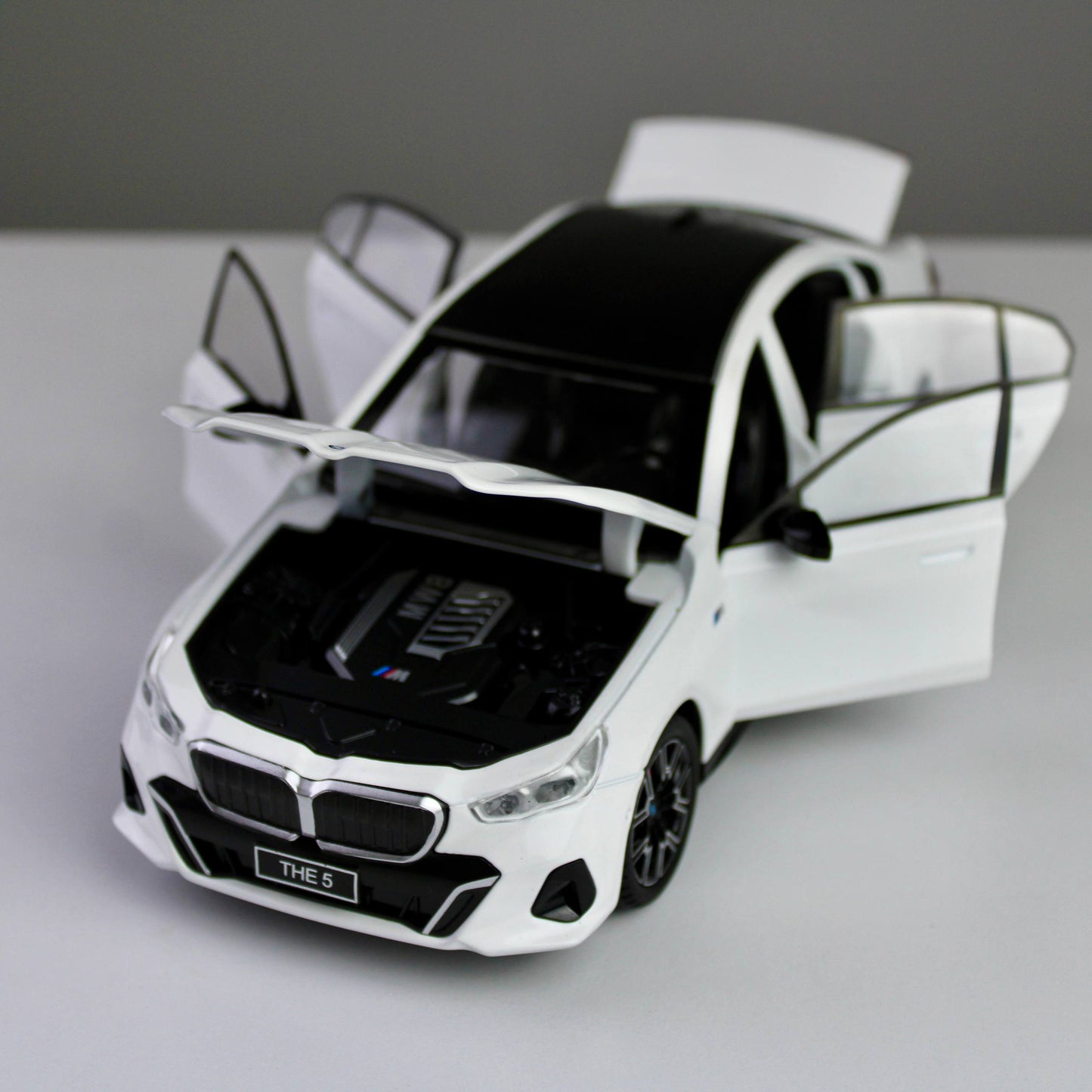 BMW 530Li 1:24 Die-Cast Model Car