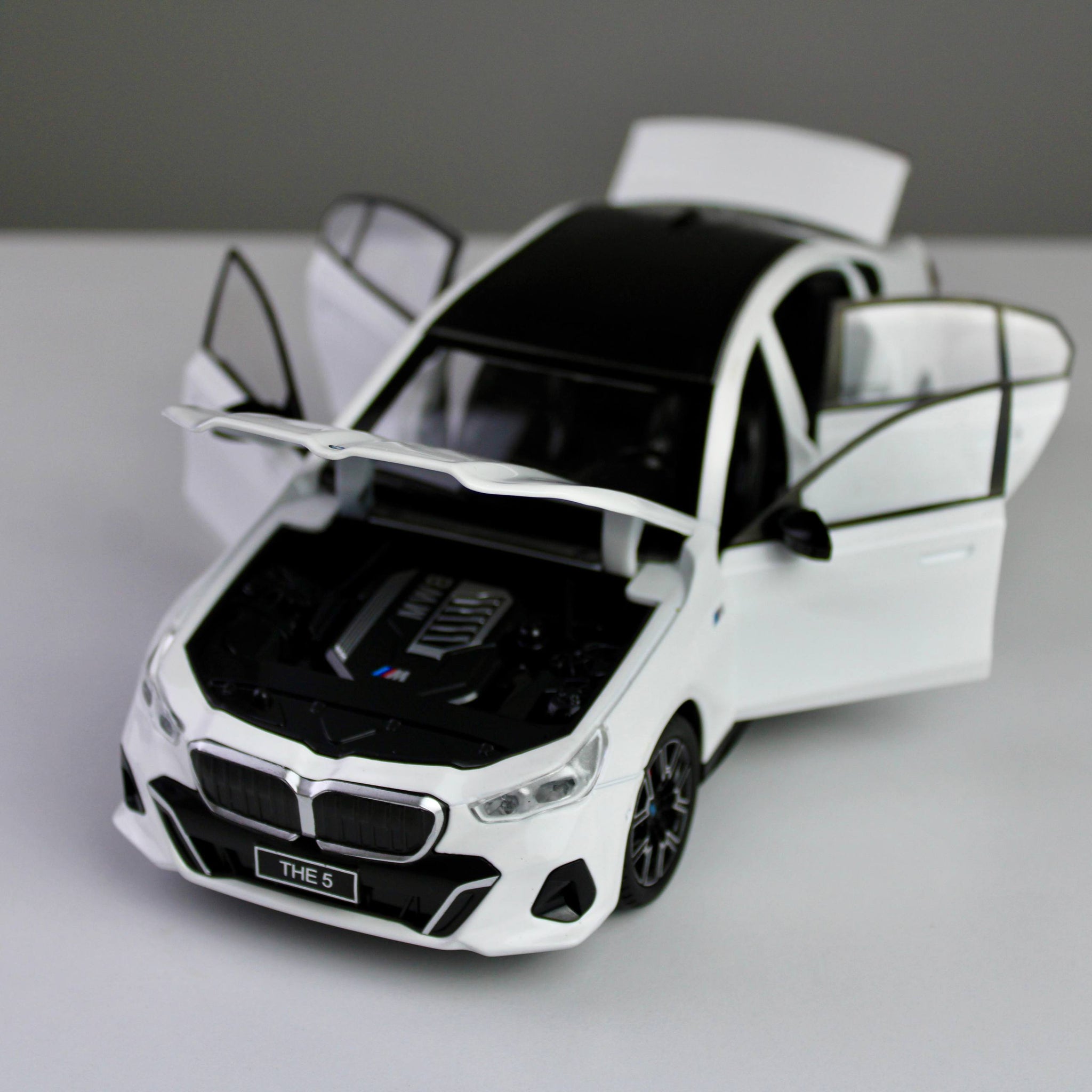 BMW 530Li 1:24 Die-Cast Model Car