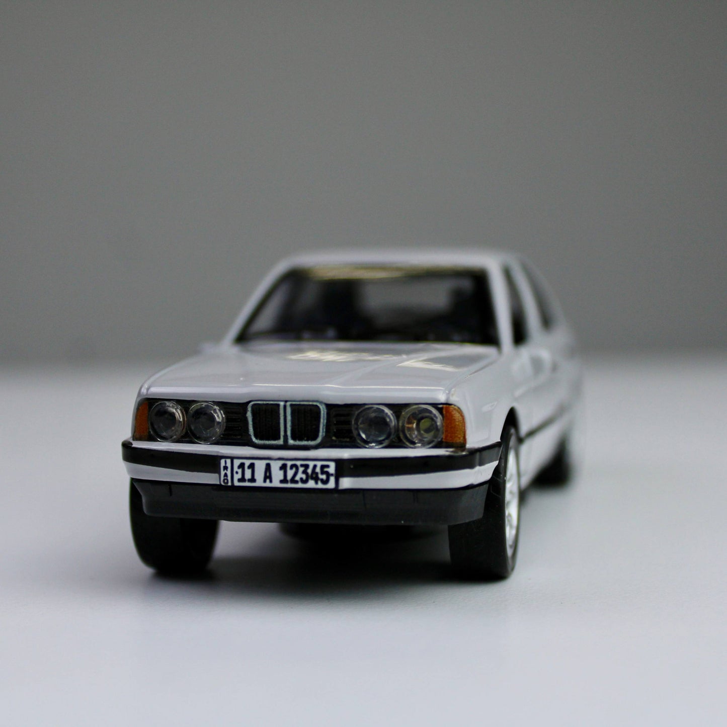 BMW 535i (E34) Diecast Model 1:38
