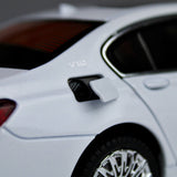 BMW 760Li Luxury Edition – 1:24 Die-Cast Model with Light & Sound