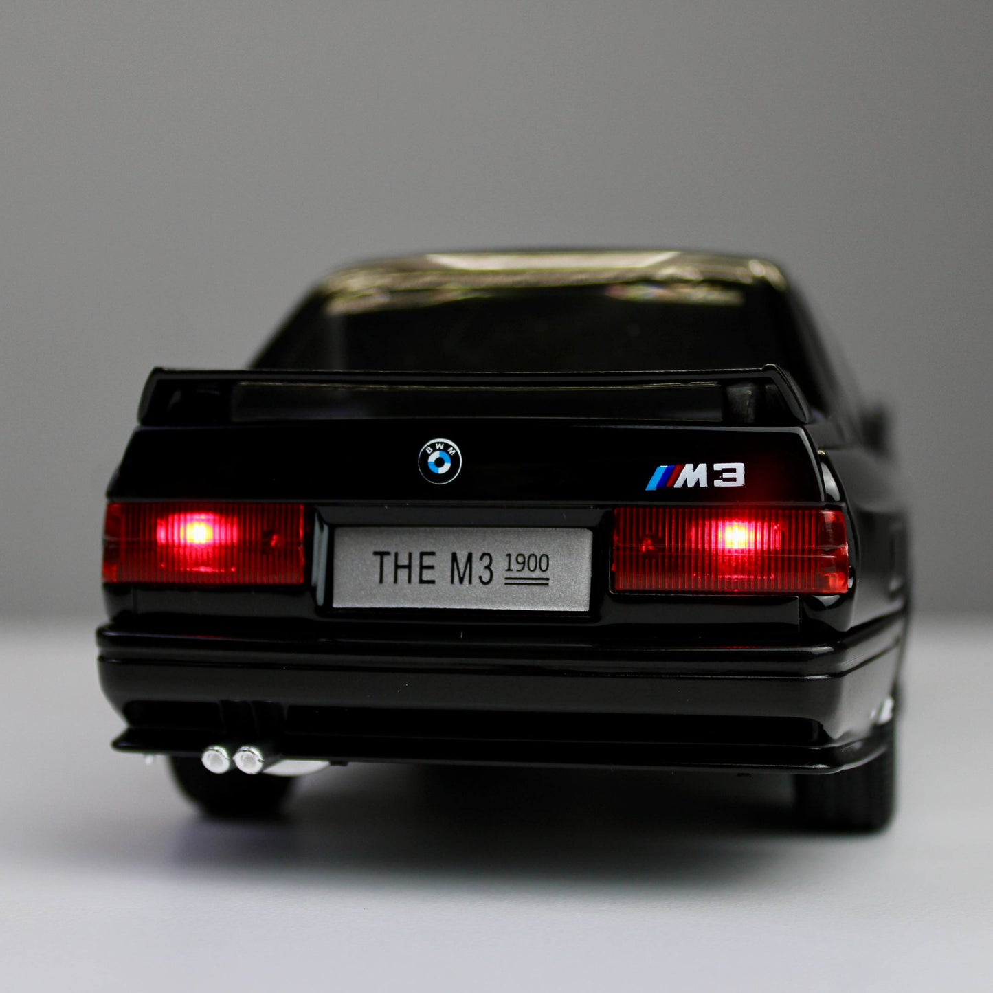 BMW M3 E30 – 1:24 Classic Die-Cast Model Car