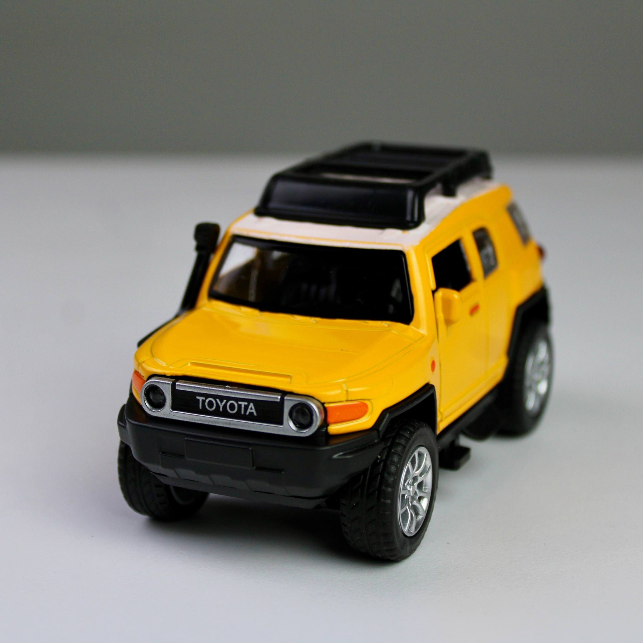 Toyota FJ Cruiser Diecast Model 1:38