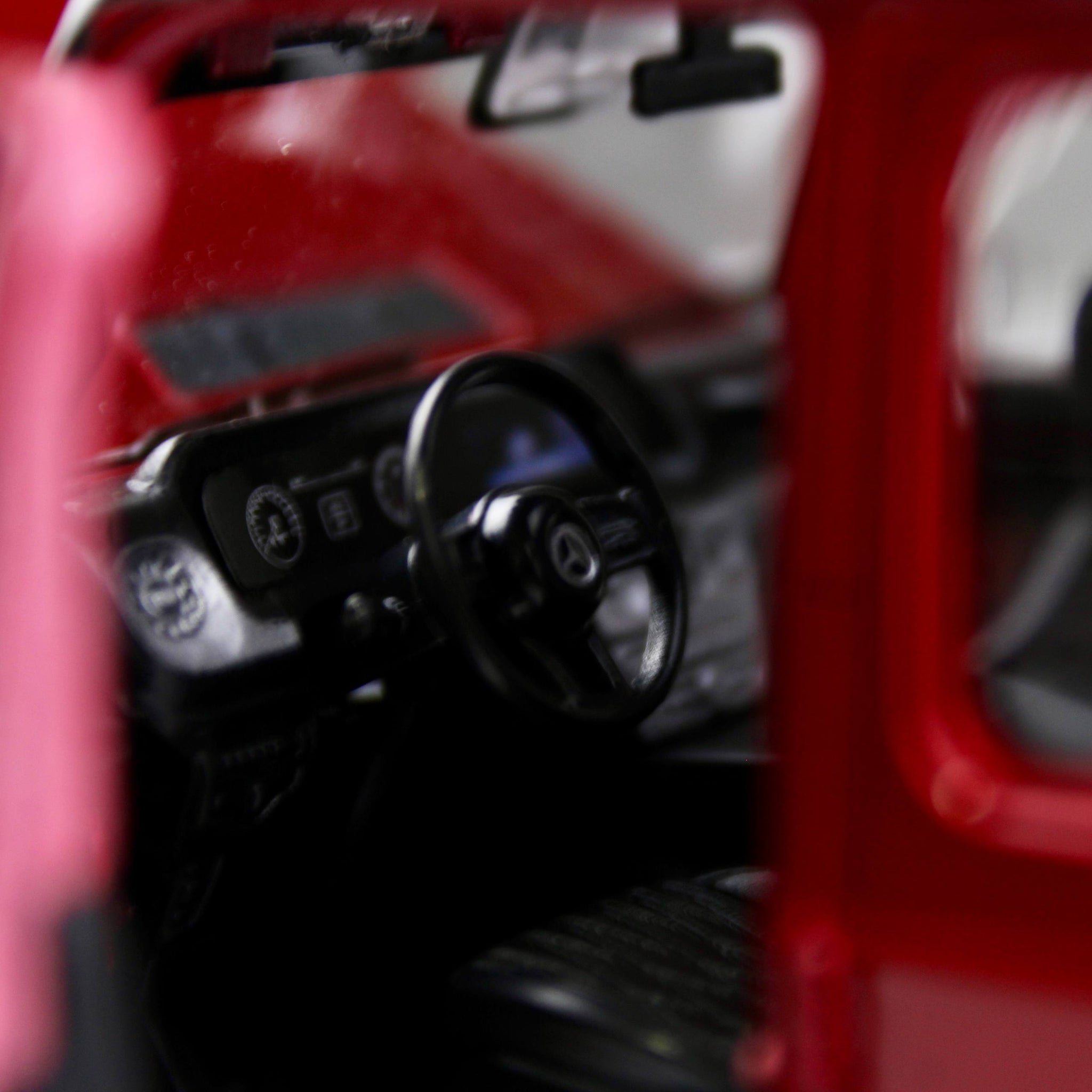 Mercedes-Benz G-Class Die-Cast Model Car – Maisto (1:24 Scale)