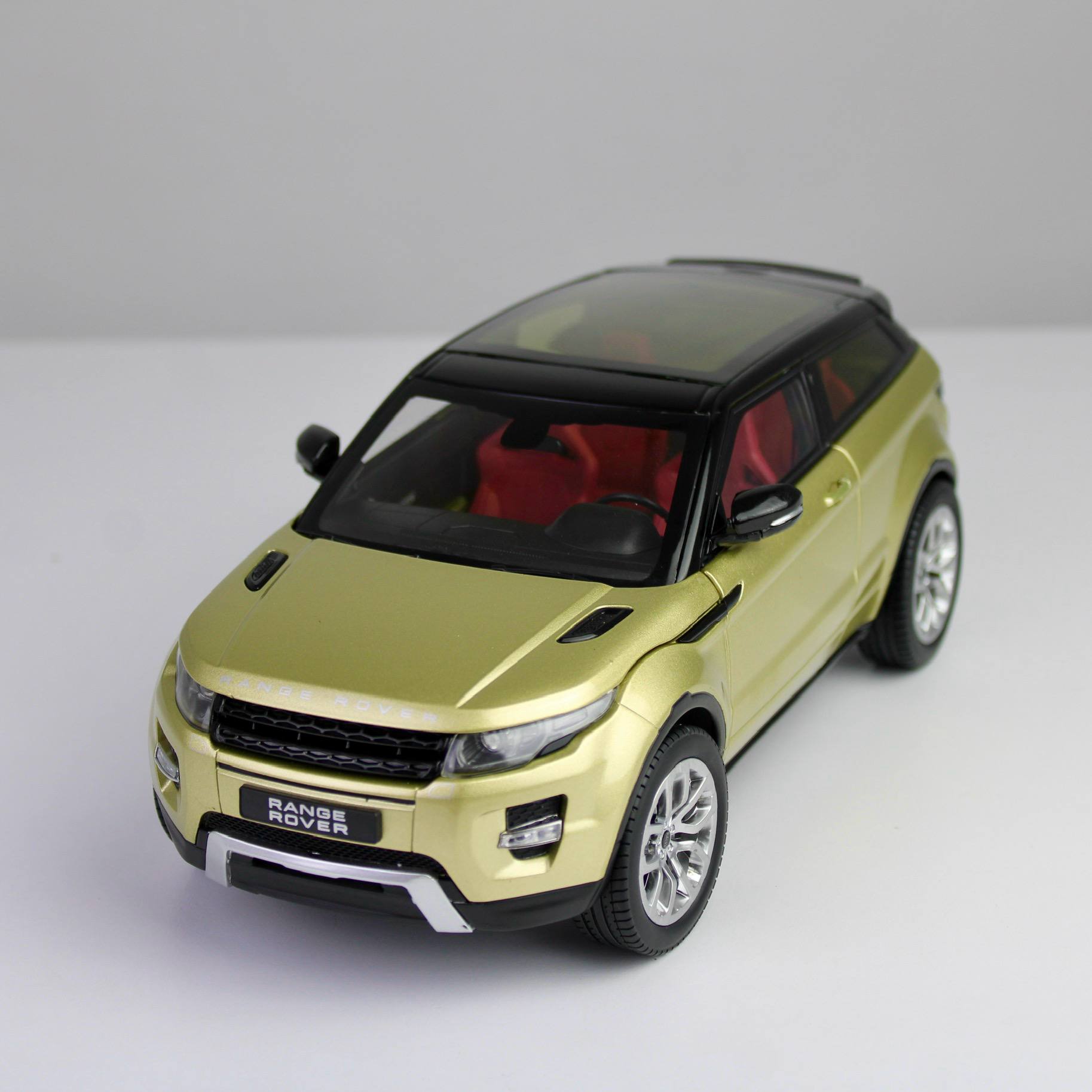 GT Autos Gold Range Rover Evoque Premium Die-Cast Model Car (1:18)