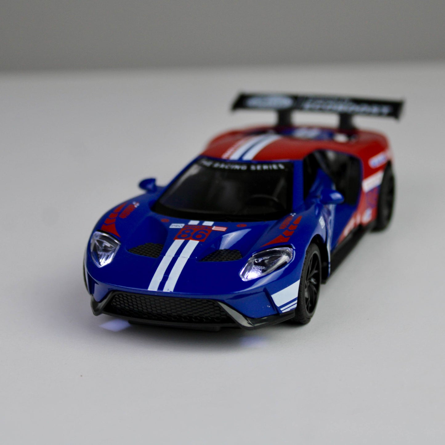 Ford GT-Inspired Racing Car Die-Cast 1:28 – Metal Model with Lights & Sounds