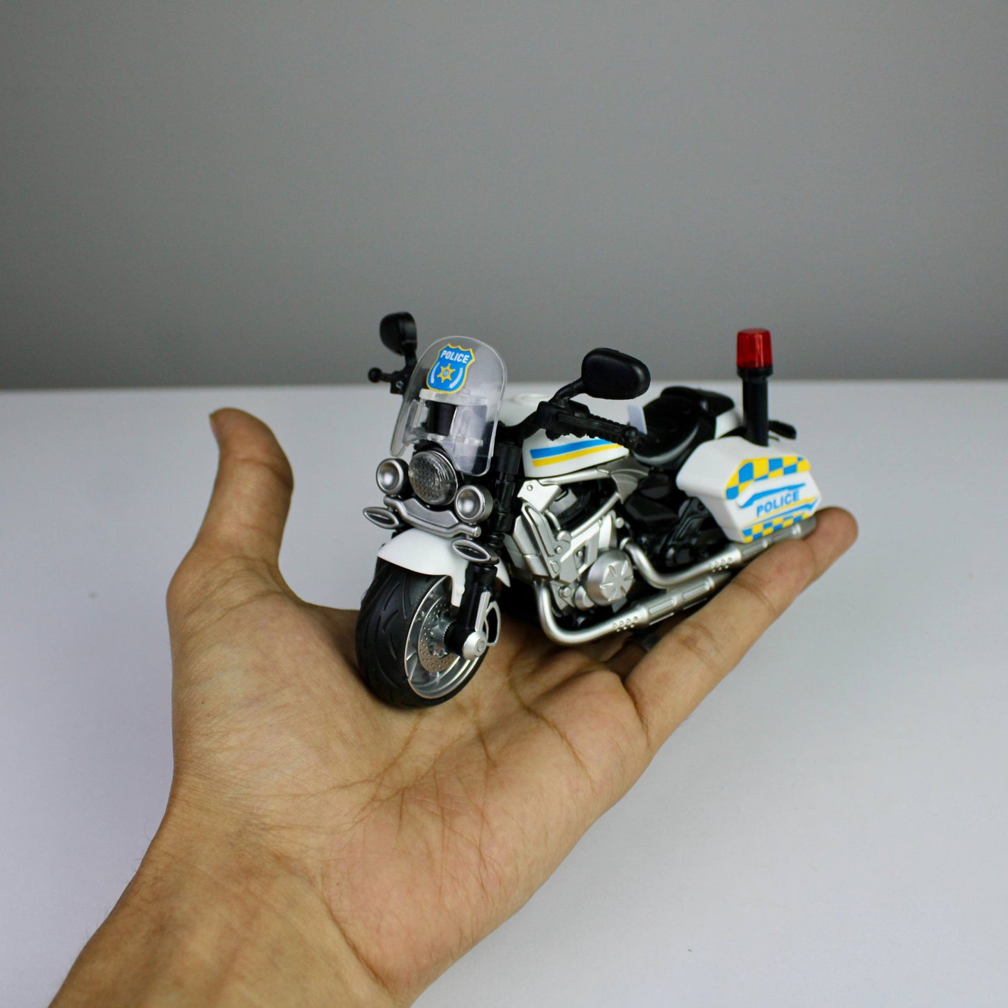 Police Motorcycle 1:12 – Pull-Back Model with Lights & Siren Sounds