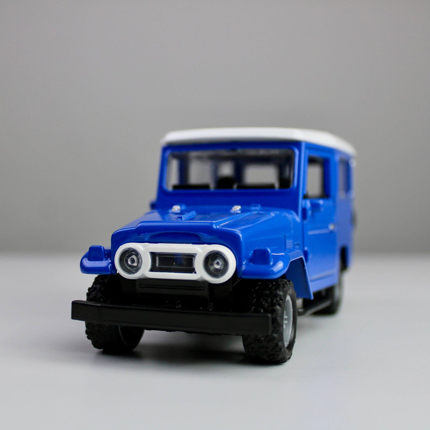 Toyota FJ40 Diecast Model 1:38