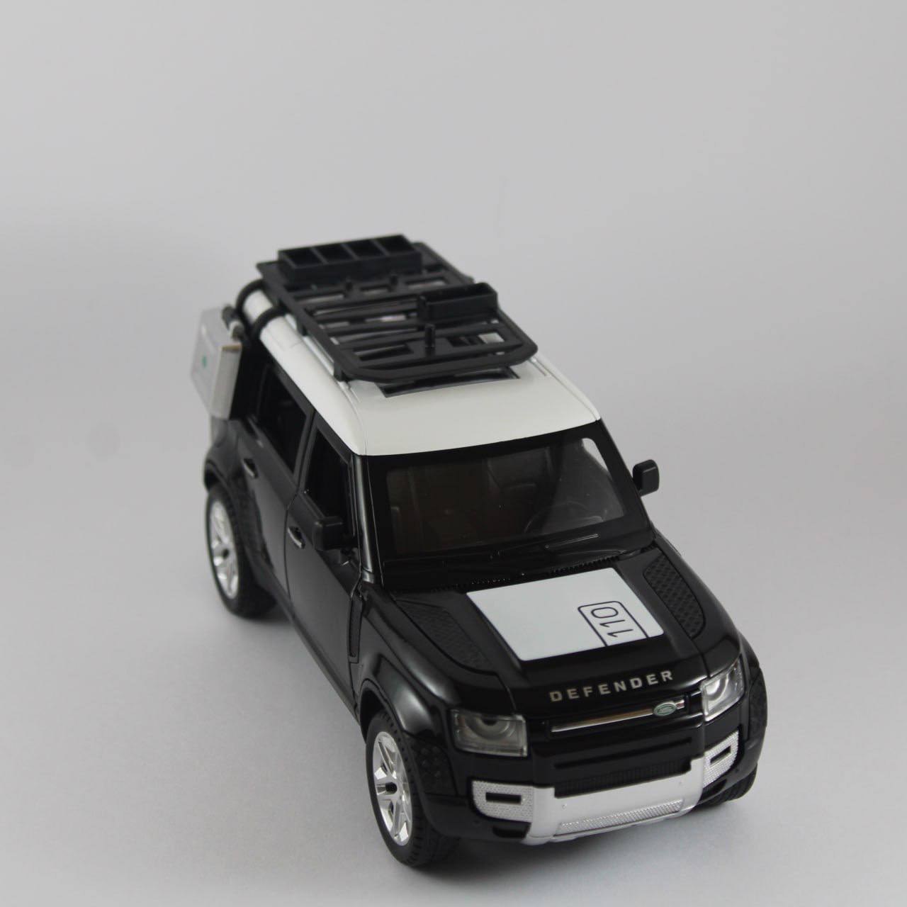 Land Rover Defender Die-cast Model Car – 1:24 Scale