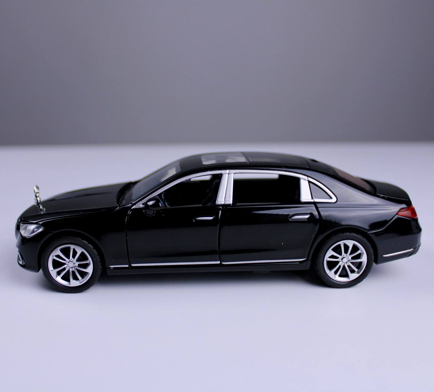 Mercedes-Benz S400 Diecast Model – 1:32 Scale