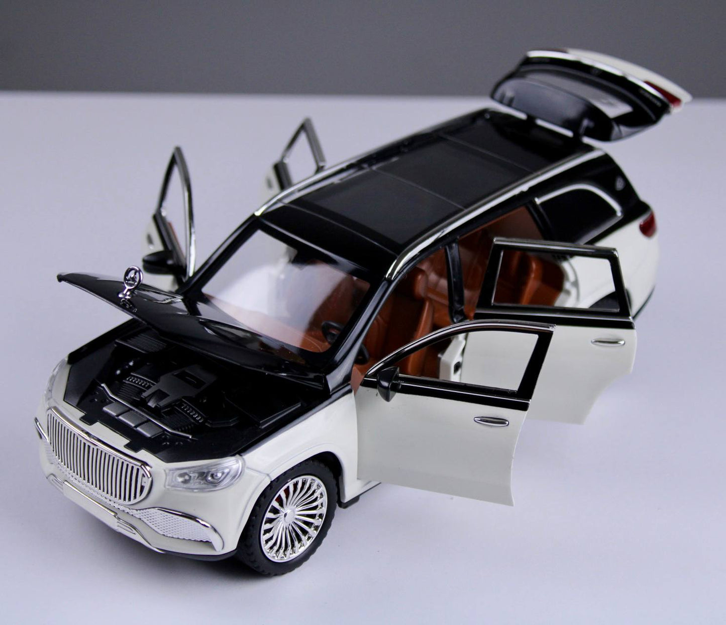 Mercedes Maybach GLS 600 Model Car – 1:24 Scale
