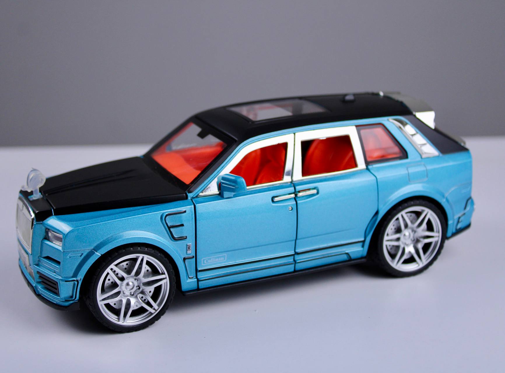 Rolls Royce Cullinan Mansory Model Car – 1:24 Scale