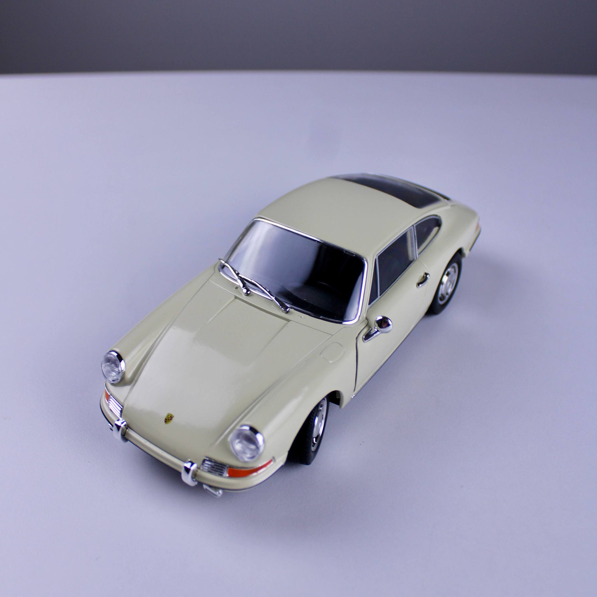 Porsche Classic 1964 Die-Cast Model Car – Cream Color