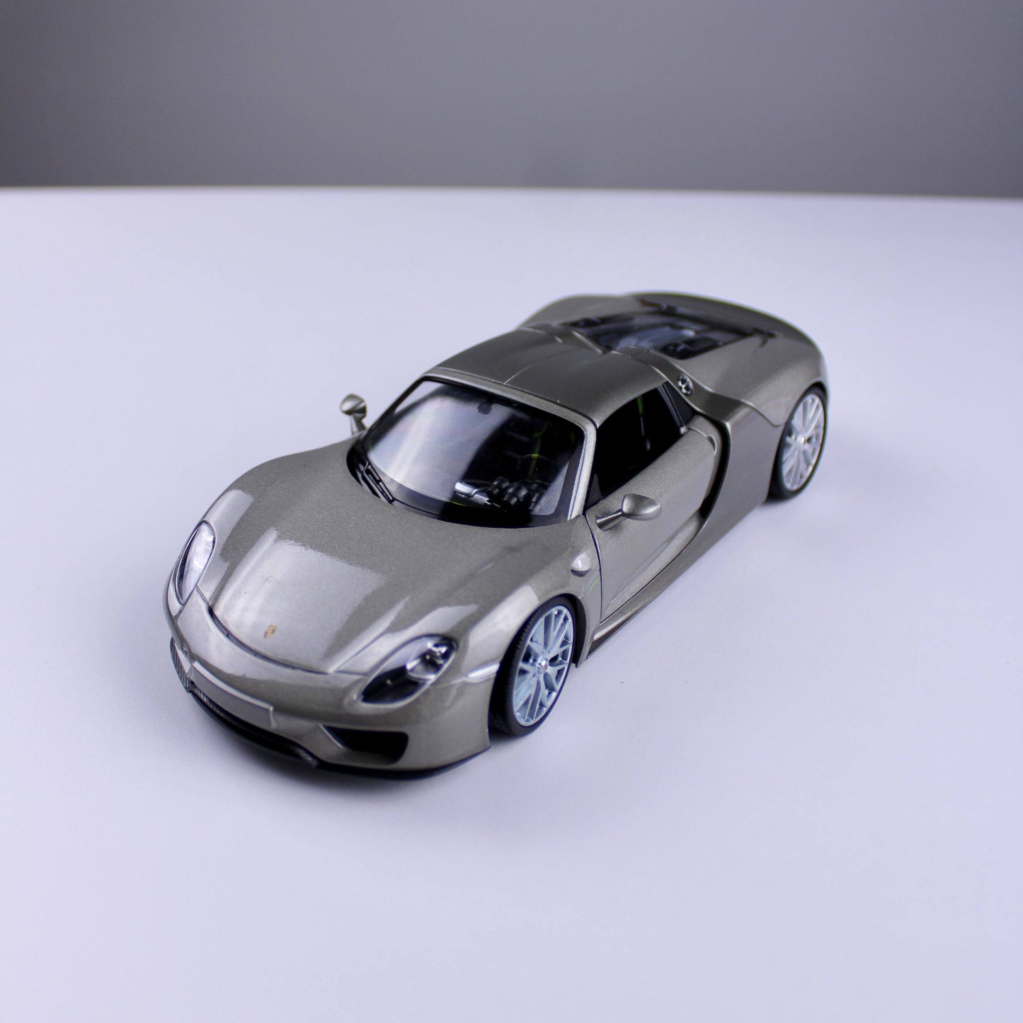 Porsche 918 Spyder - Champagne