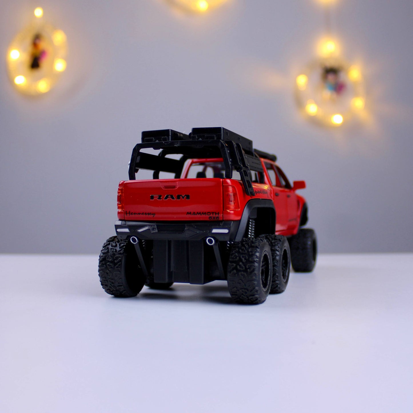 RAM Die-Cast Model Car – 1:32 Scale