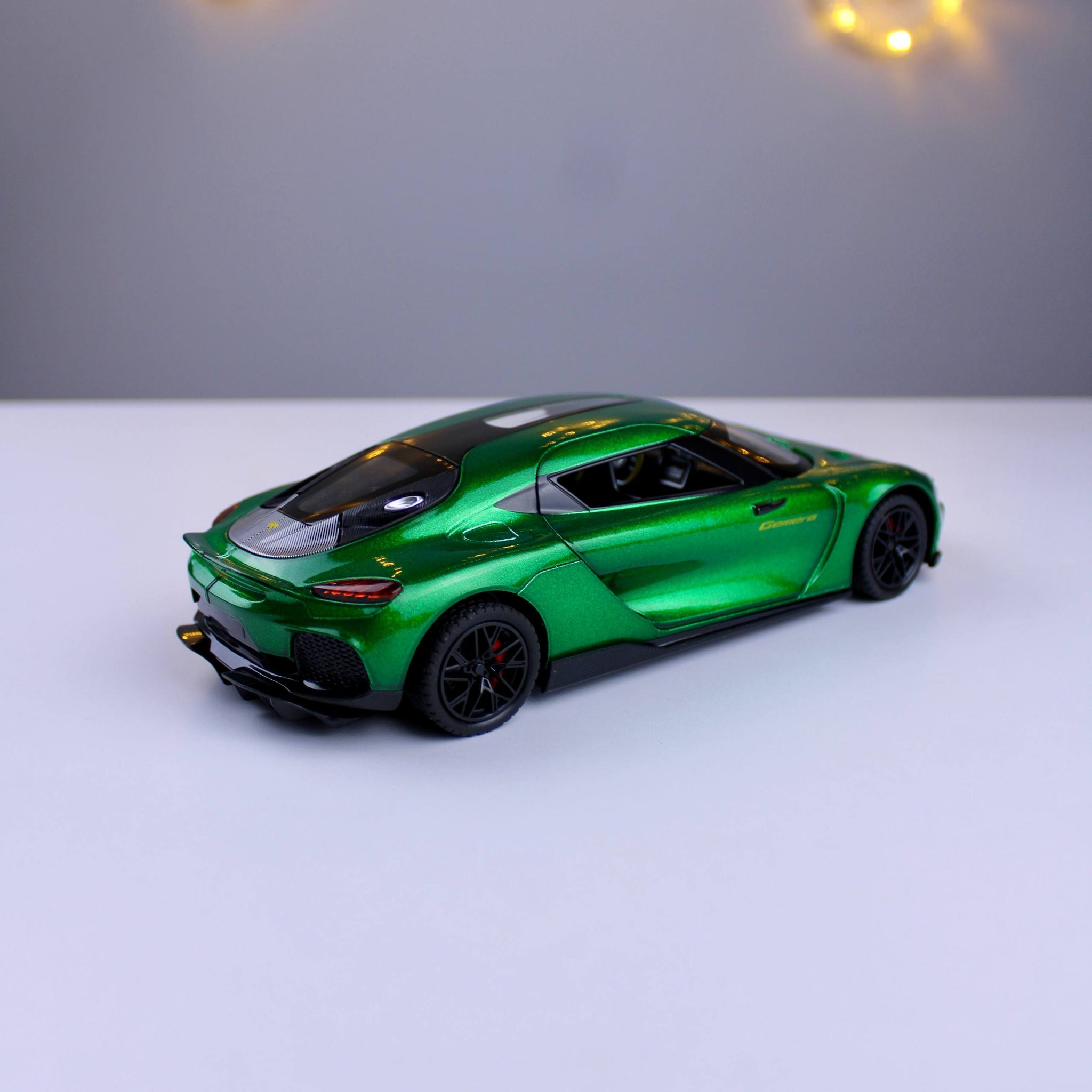 Koenigsegg Gemera Die-Cast Model Car – 1:24 Scale