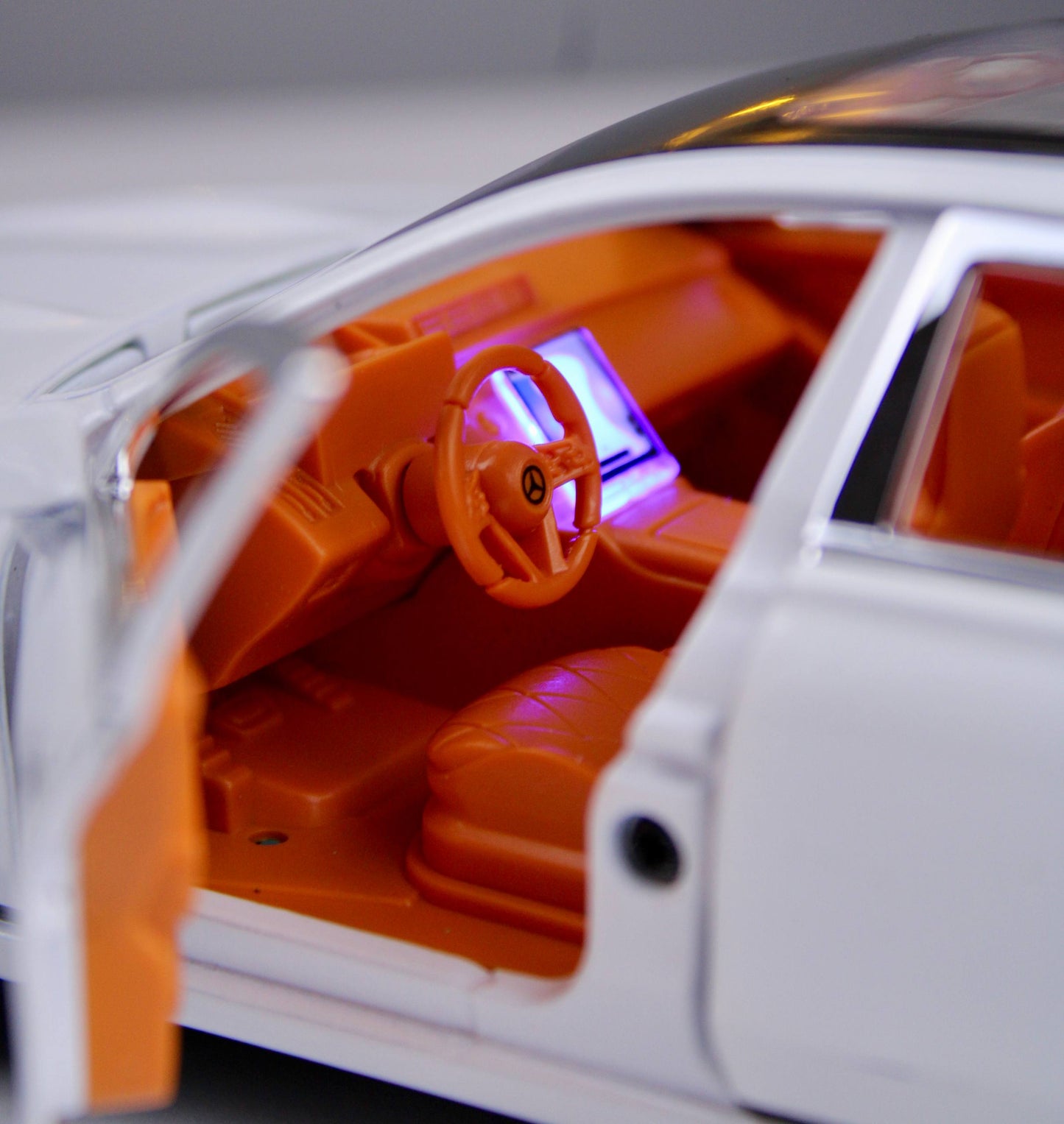 Mercedes-Benz E-Class Sport  – 1:24 Scale