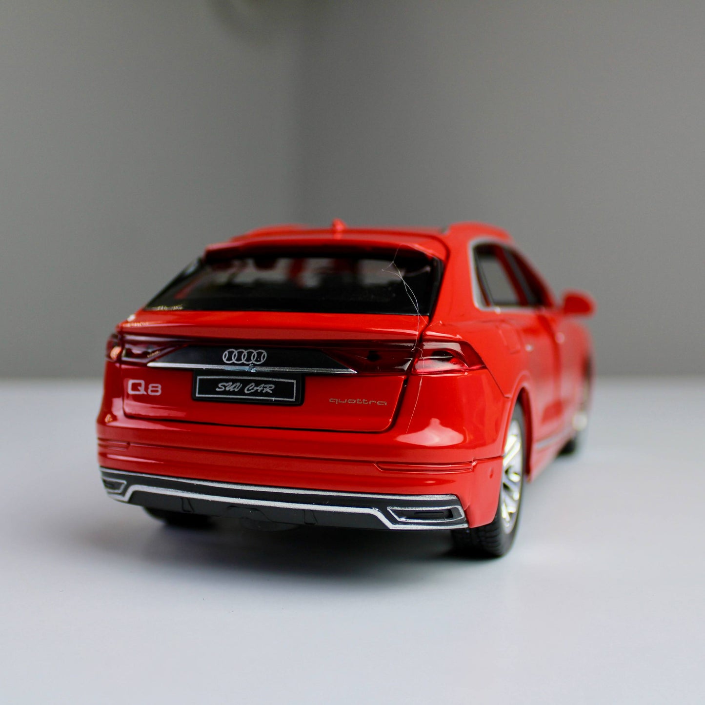 مجسم Audi Q8 – مقاس 1:24