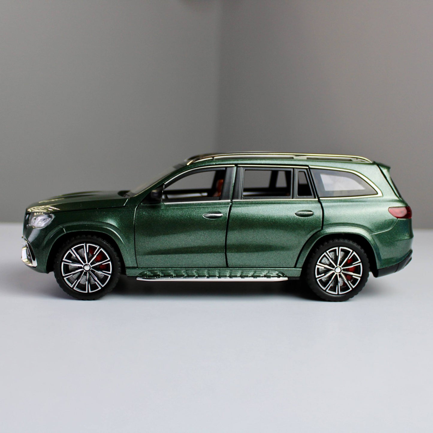 Mercedes-Benz GLS63 AMG Diecast Model – 1:24 Scale