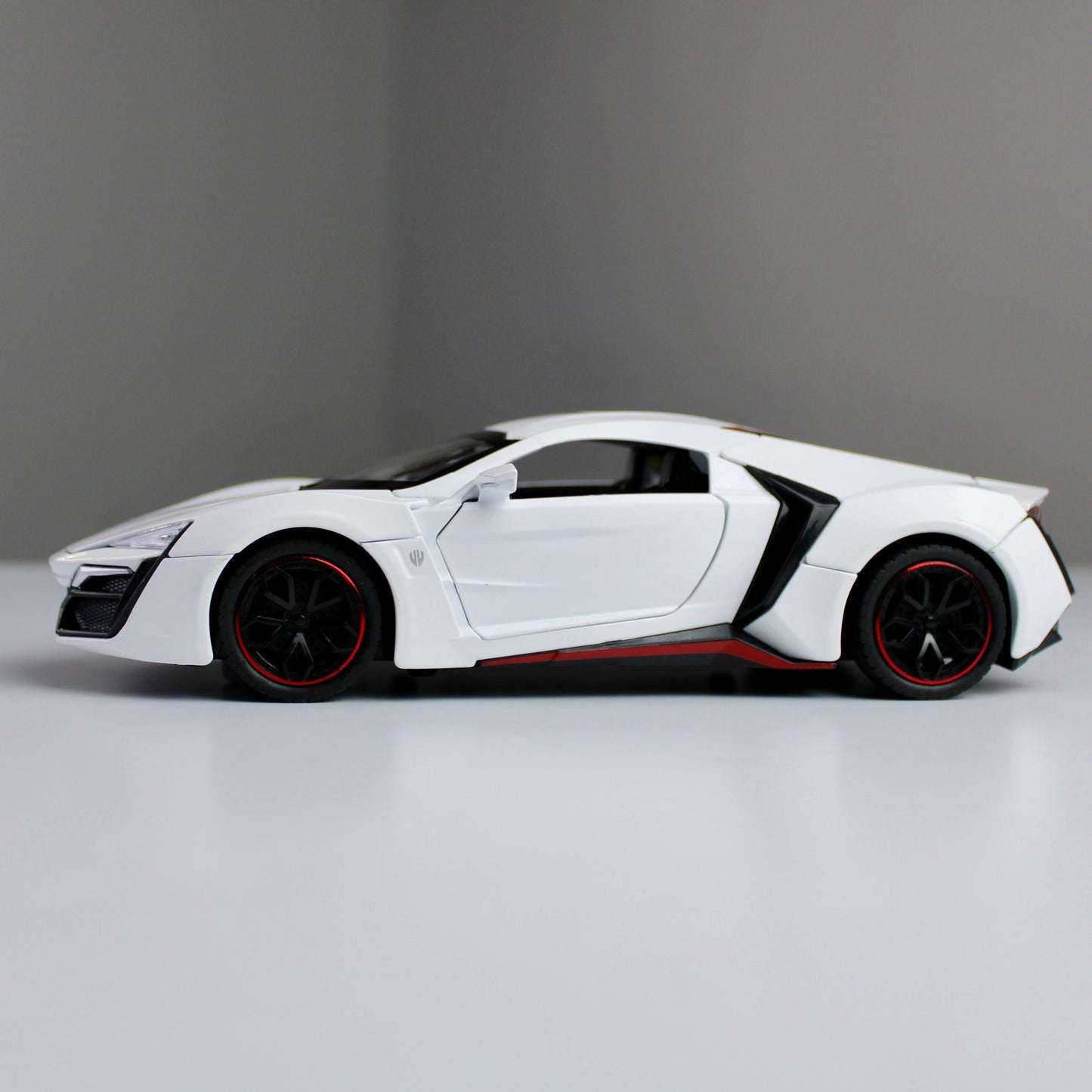 Lykan Hypersport Diecast Model – 1:24 Scale
