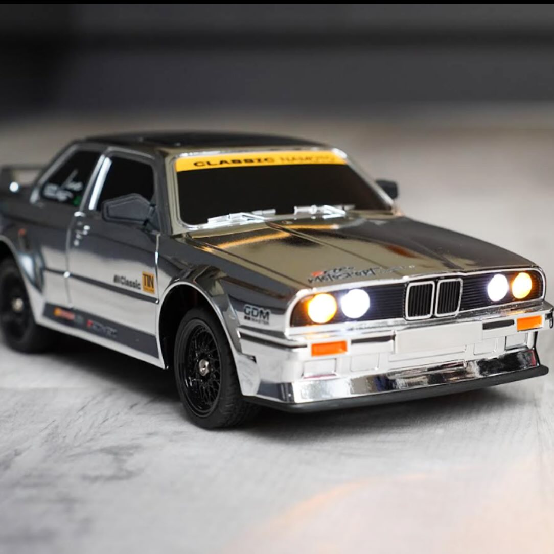 Retro Drift RC – سيارة تحكم عن بعد بمقياس 1:16