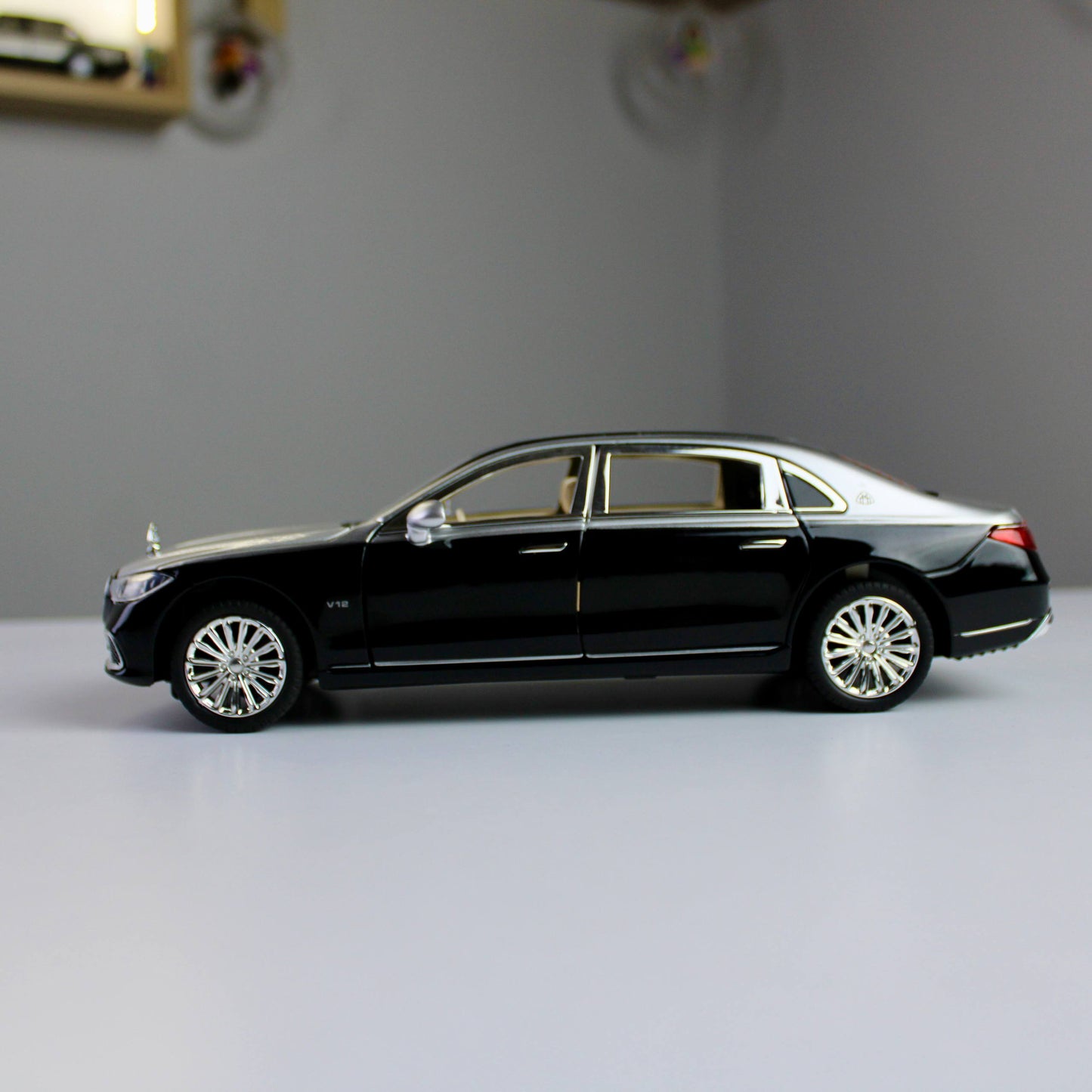 نموذج سيارة مرسيدس مايباخ 5680 المصبوبة – سيارة فاخرة (بمقياس 1:24)